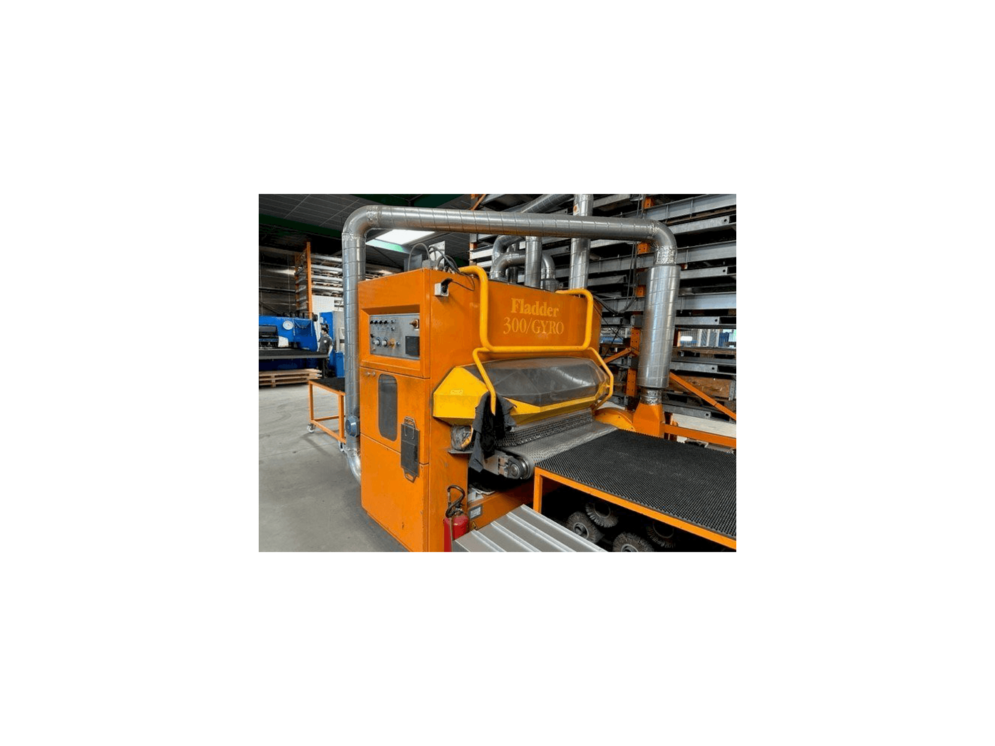 Frontansicht der Fladder 300/GYRO-1300 VAC Maschine