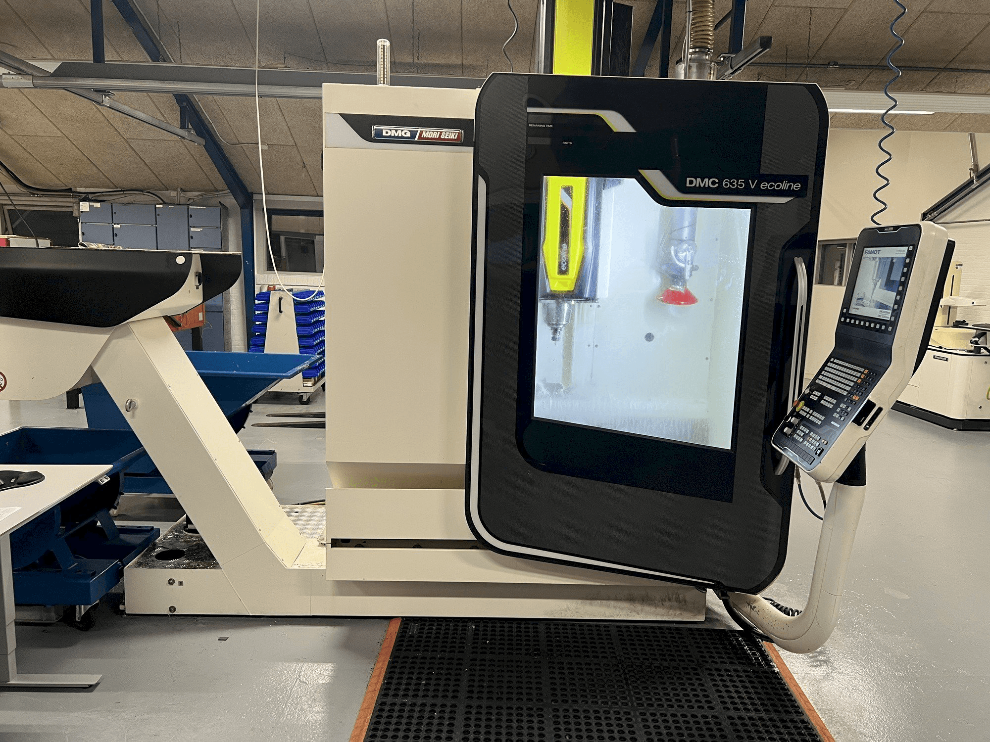 Frontansicht der DMG Mori Seiki DMC 635 V ECOLINE Maschine