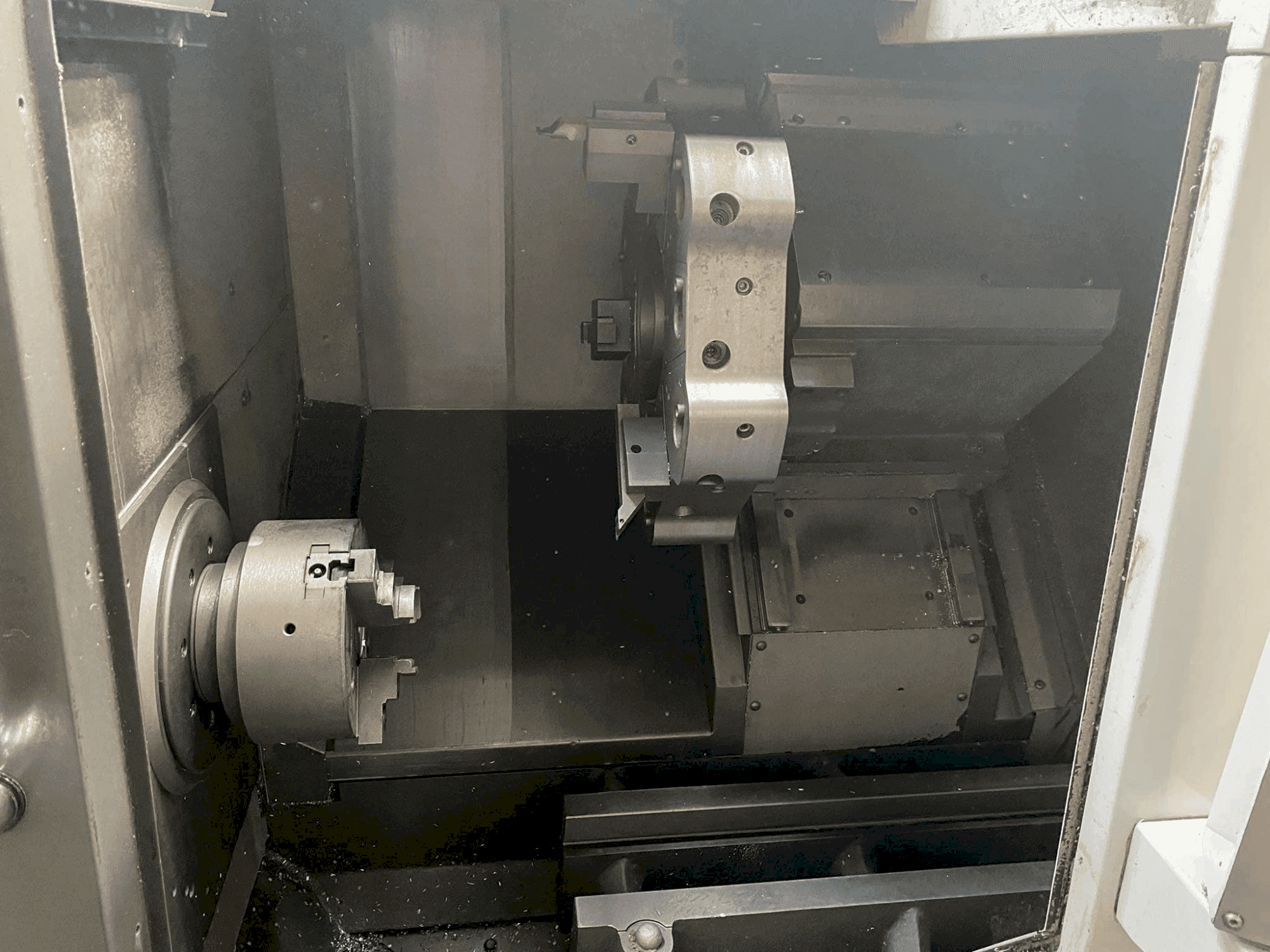Frontansicht der HAAS ST-10 Maschine