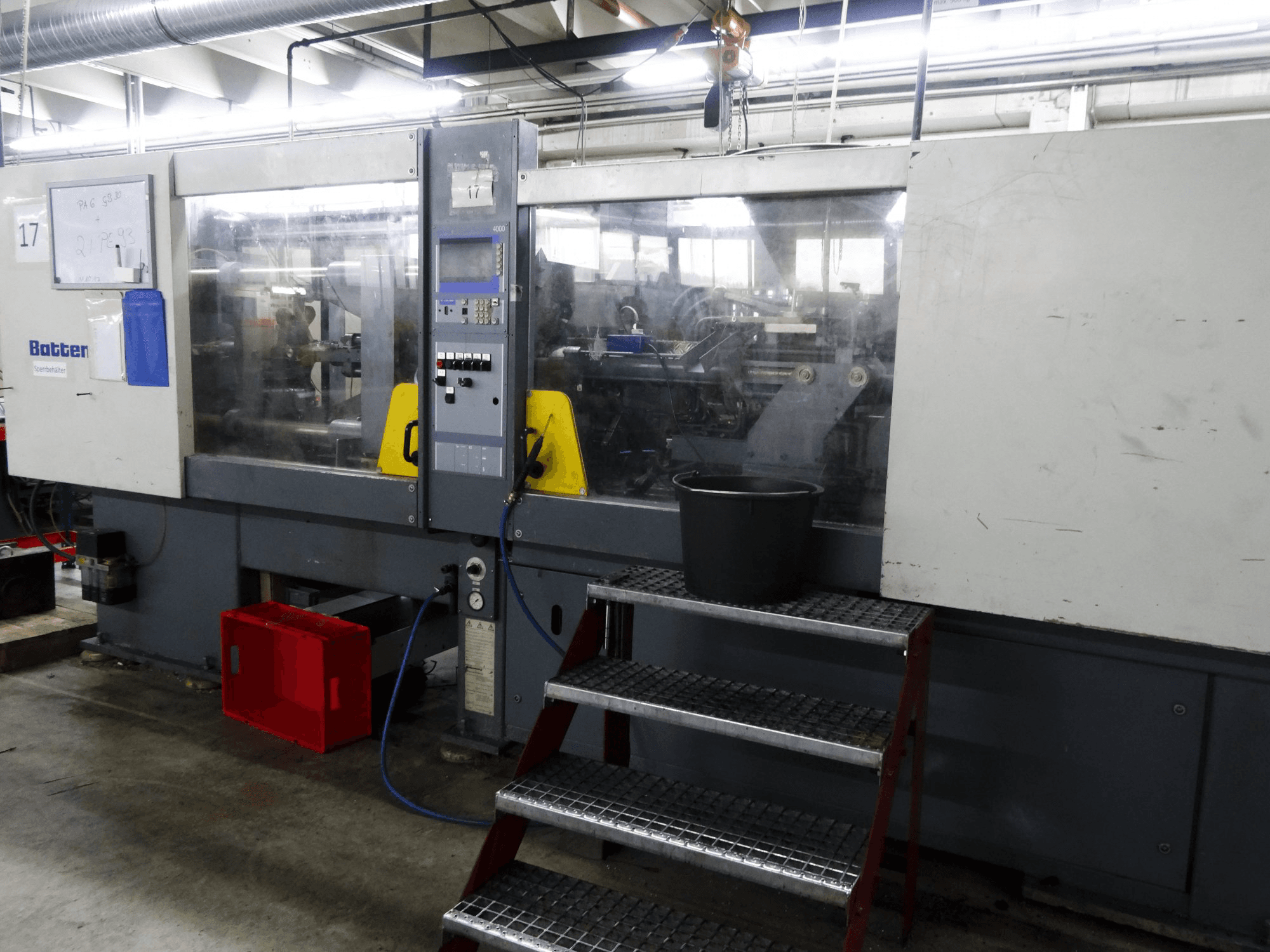Rechte Ansicht der Battenfeld BA 1500/630 BK Maschine