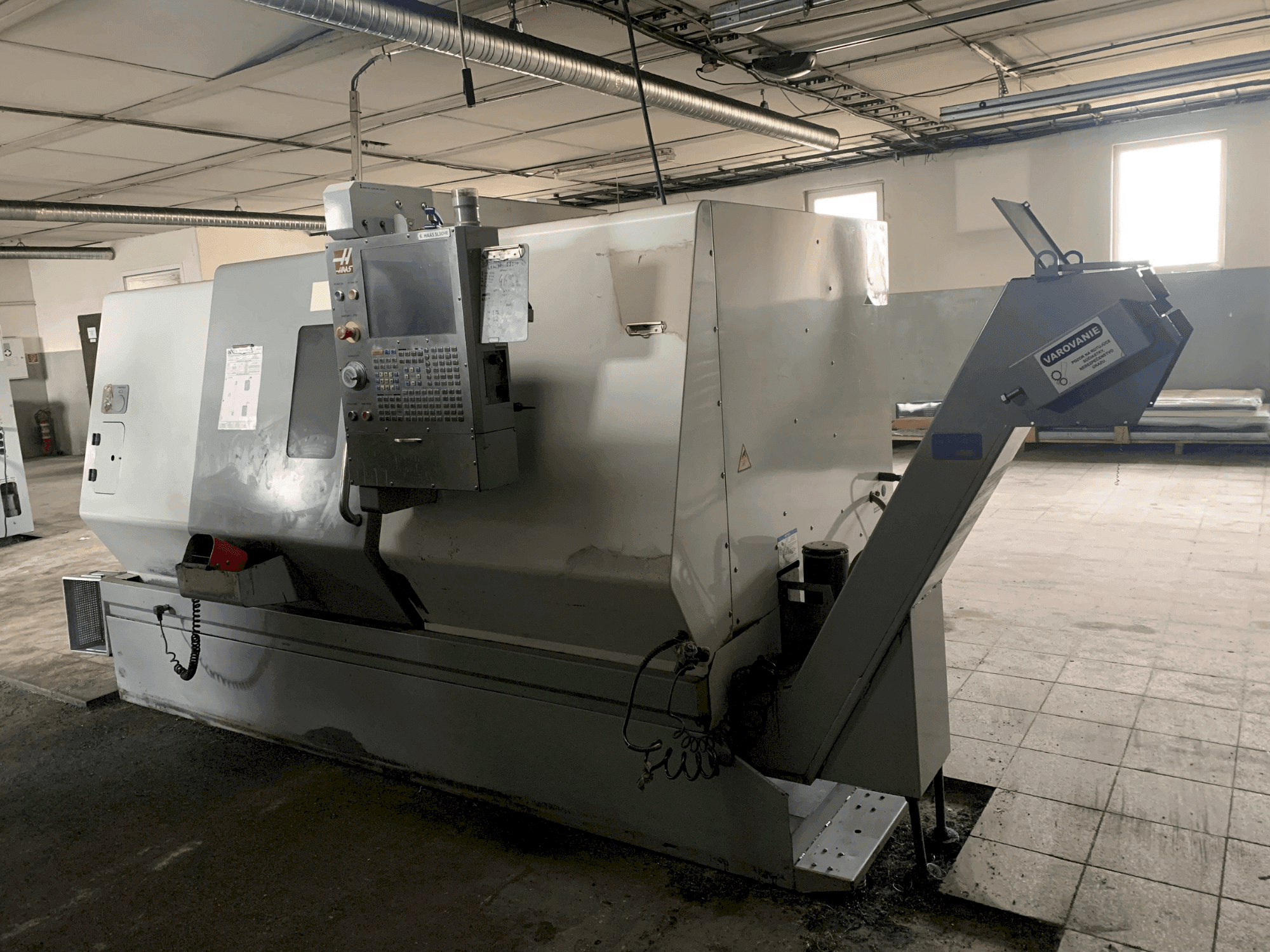 Frontansicht der HAAS HAAS SL-30HE Maschine