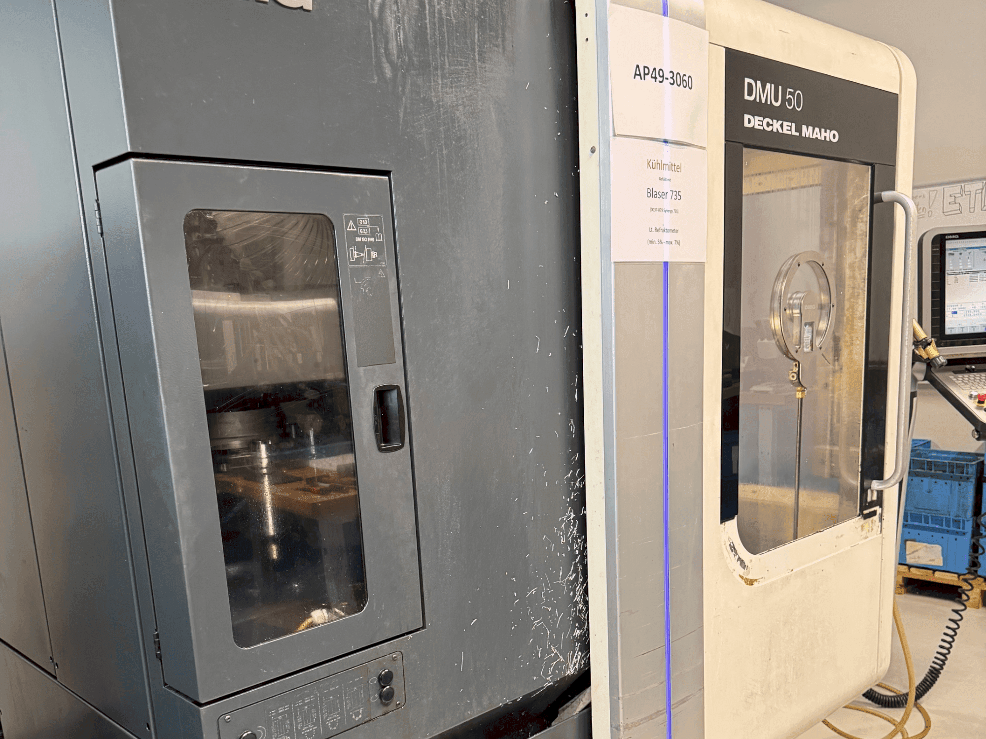 Frontansicht der DMG DECKEL MAHO DMU 50 Maschine