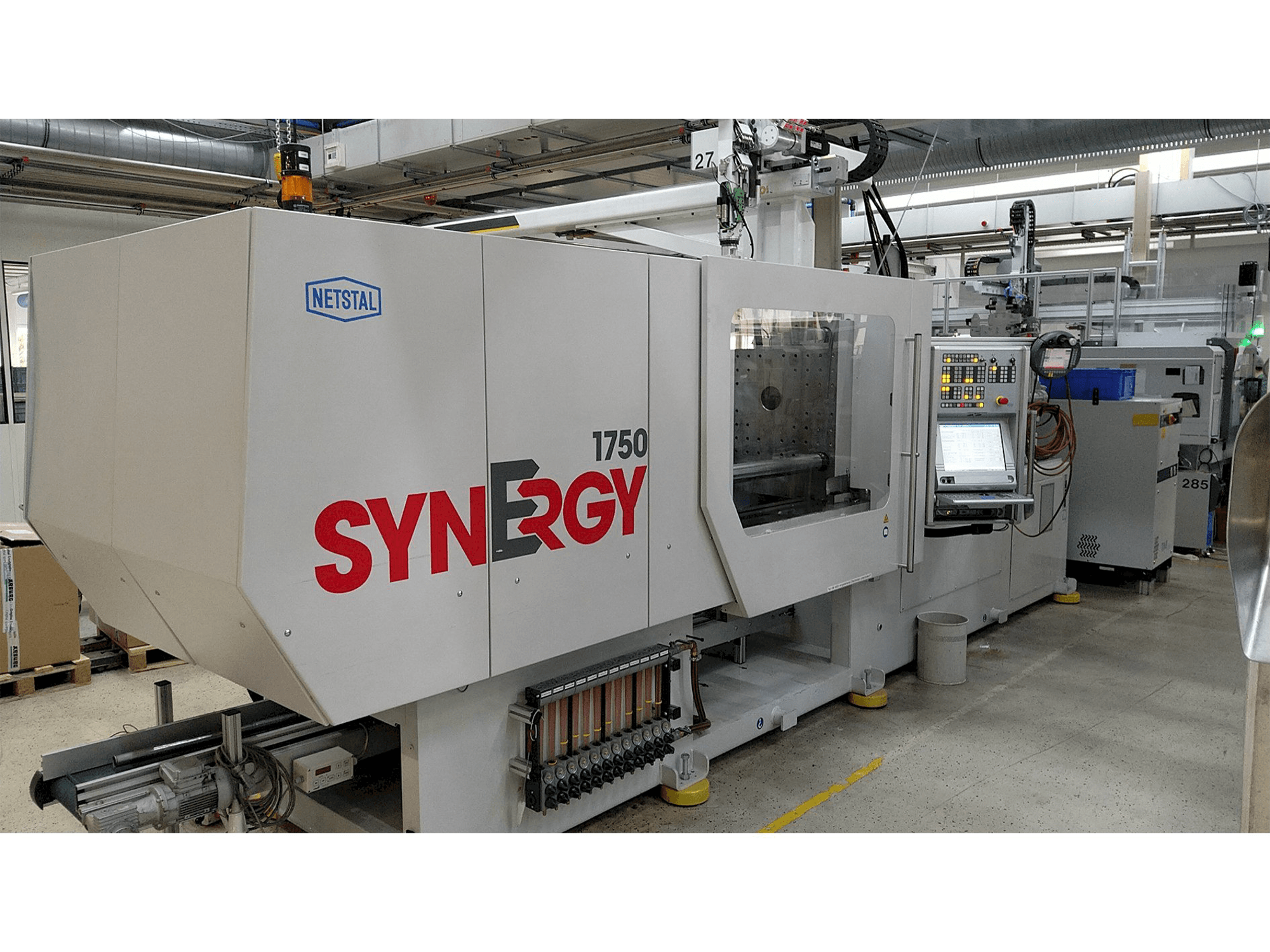Frontansicht der Netstal SynErgy 1750-600 Maschine