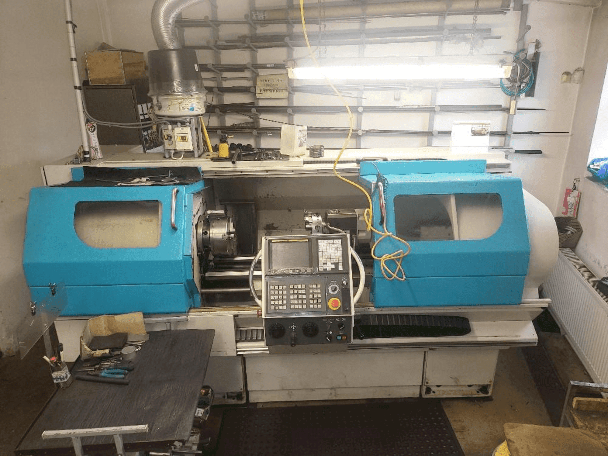 Frontansicht der 600 Lathes Multiturn 2000 Maschine