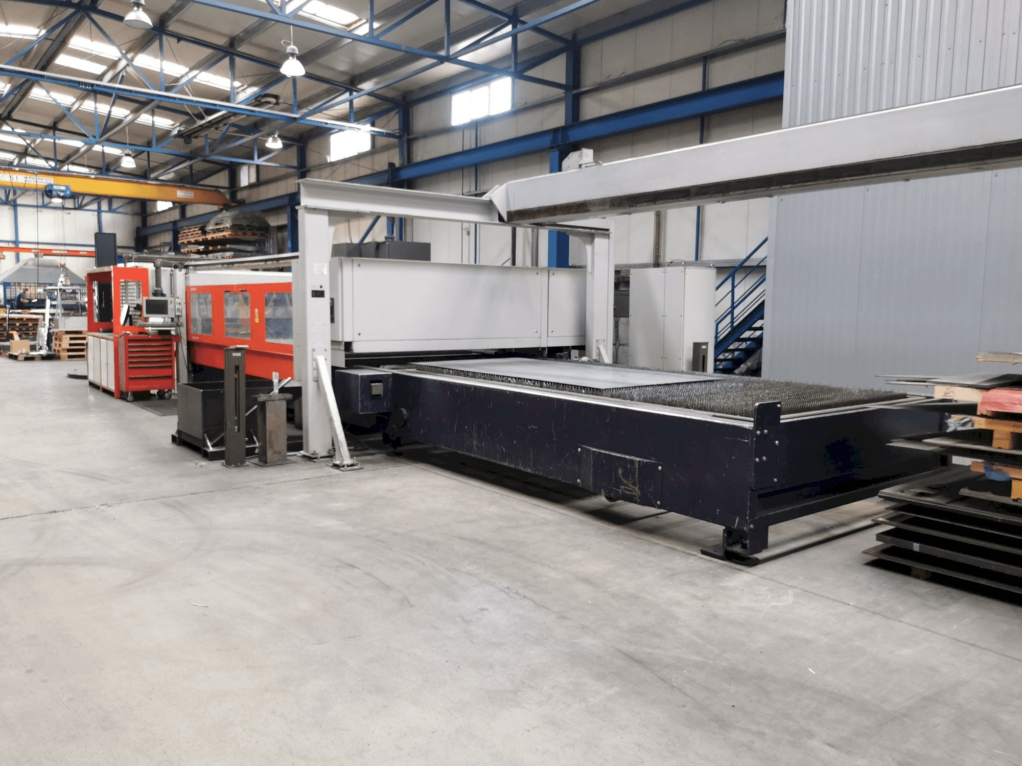 Frontansicht der Bystronic Bystar 4020 Maschine