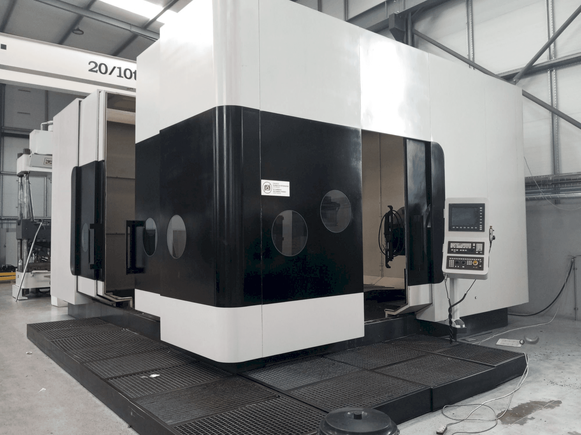 Frontansicht der CHETO 3000 Maschine