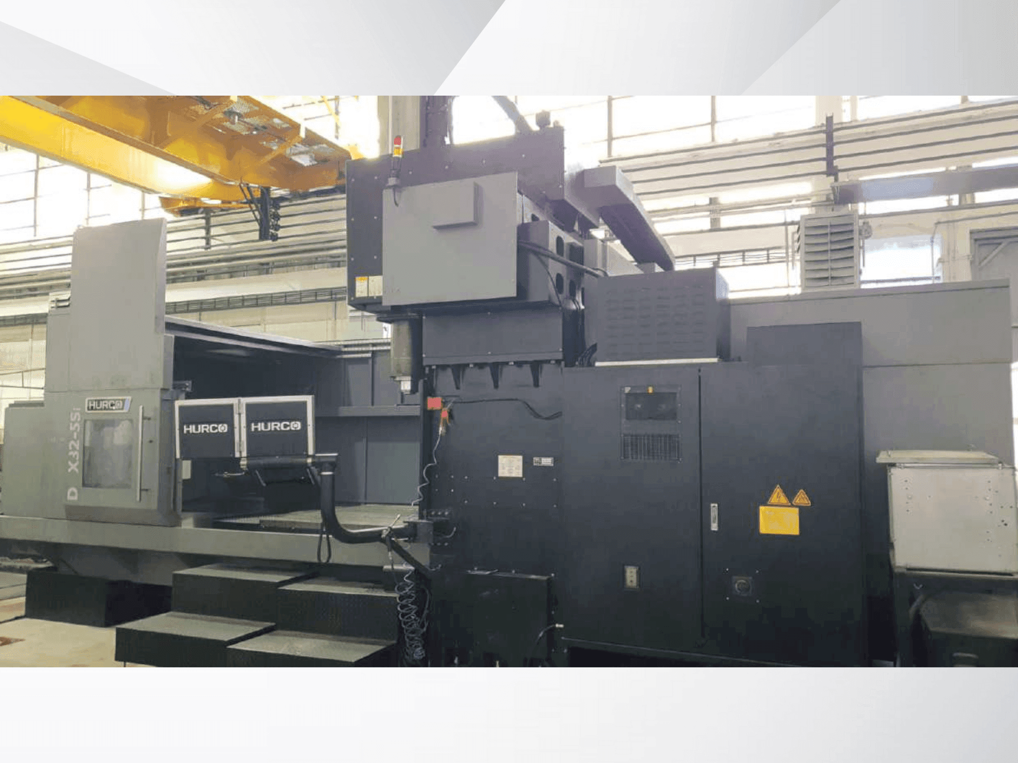 Frontansicht der Hurco DCX32-5Si Maschine