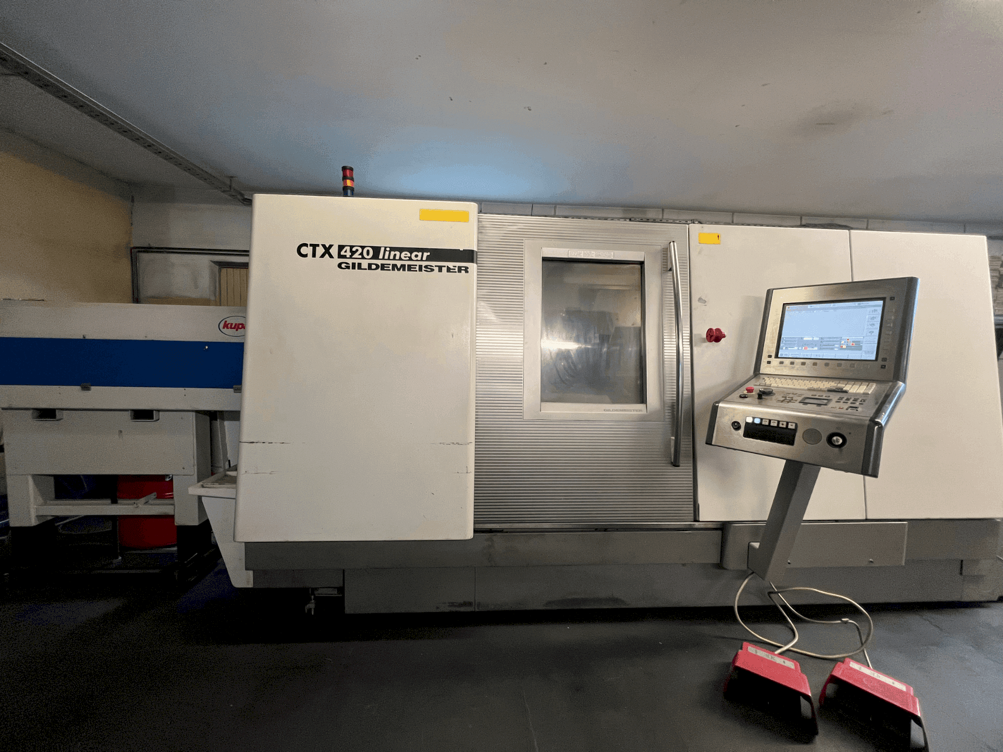Frontansicht der Gildemeister CTX 420 linear Maschine