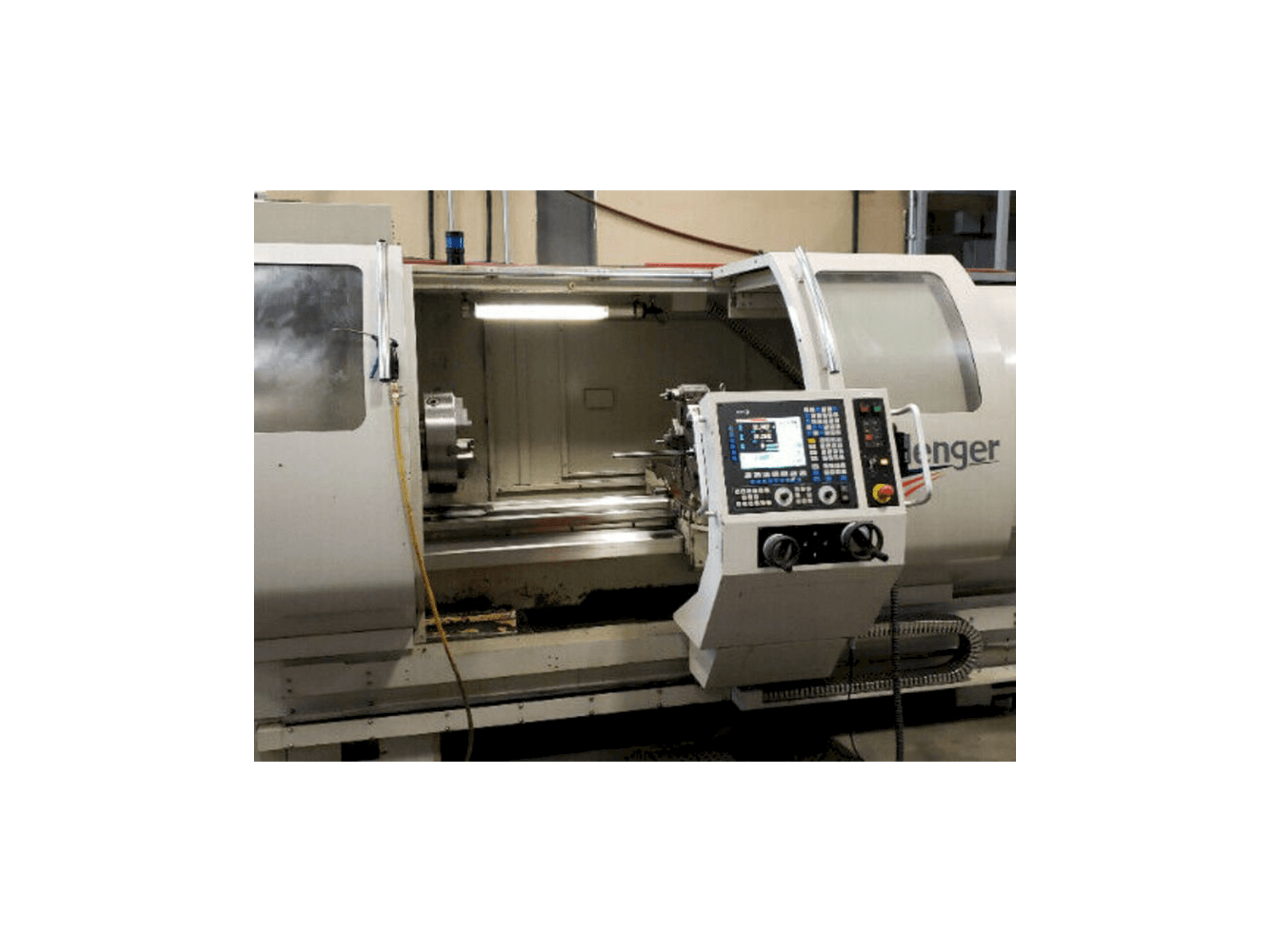 Frontansicht der Modern Microcut BNC-2260XL Maschine