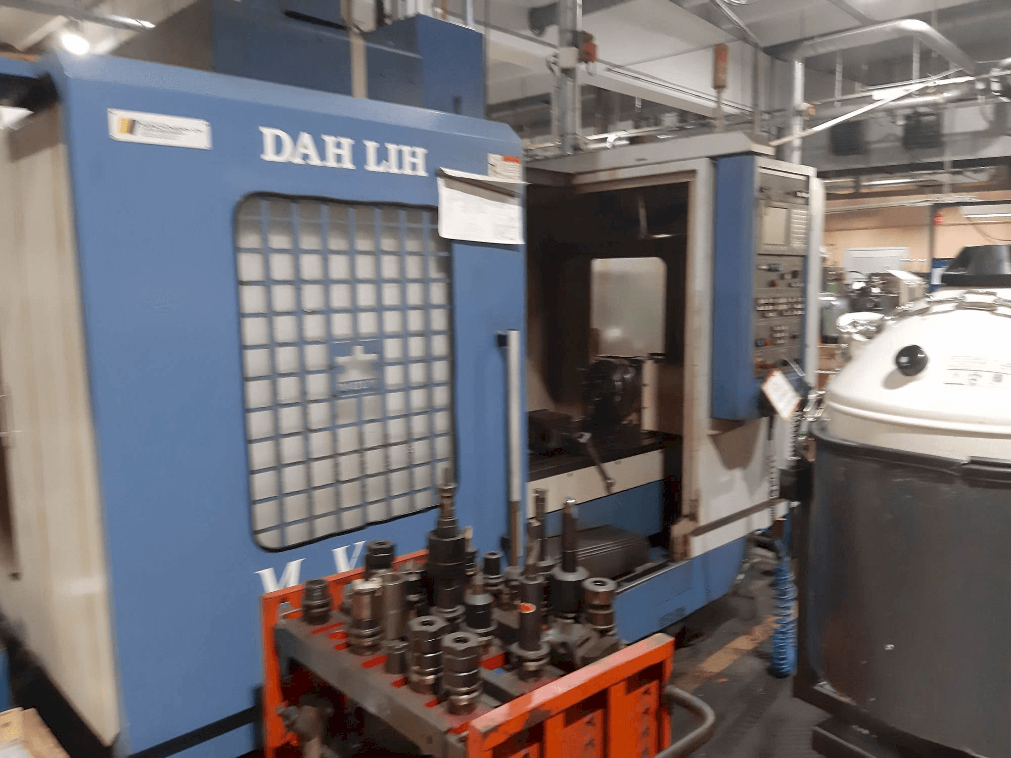 Frontansicht der DAH LIH MCV1020BA Maschine
