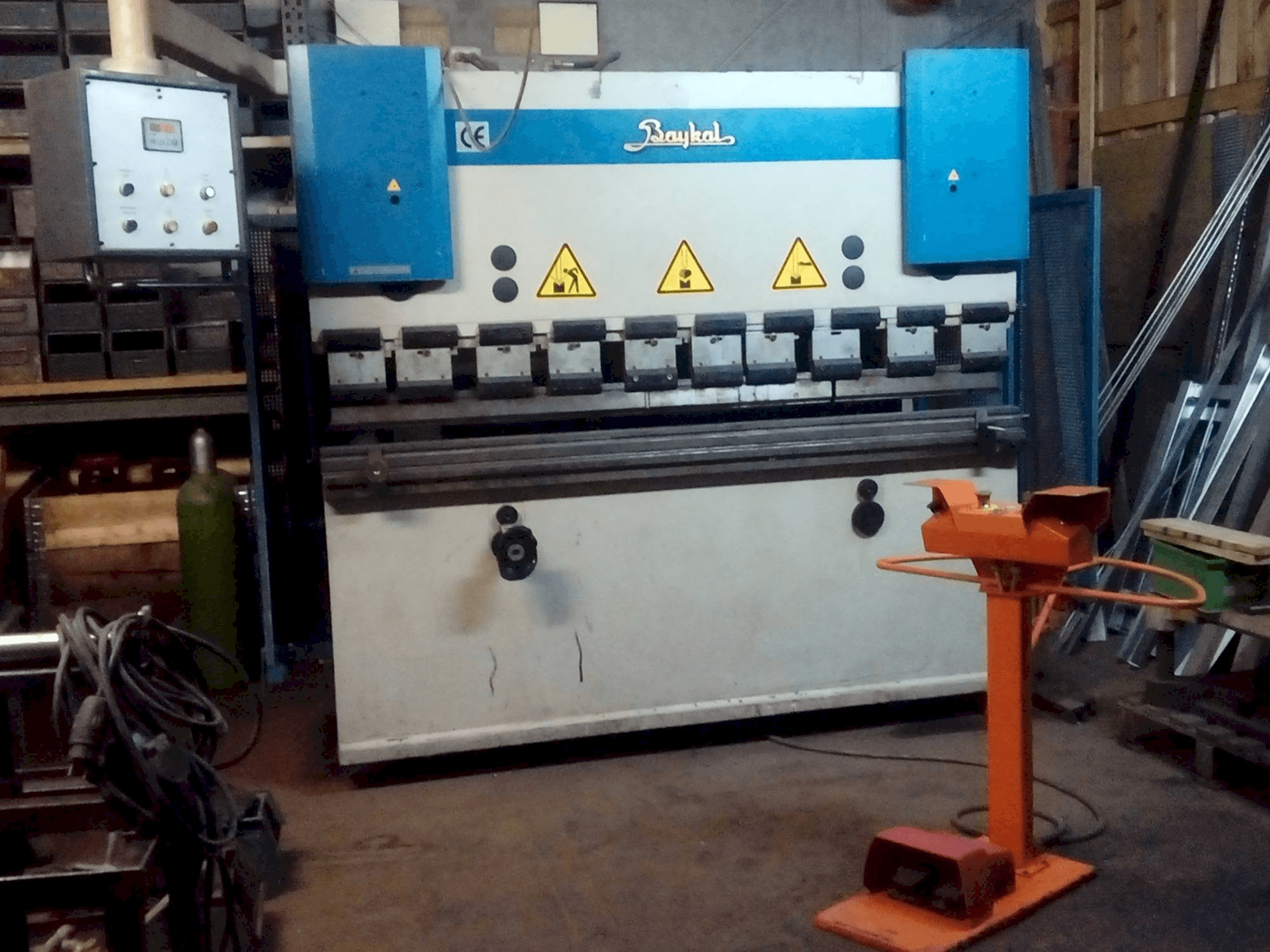 Frontansicht der Baykal APH-2103/40 Maschine