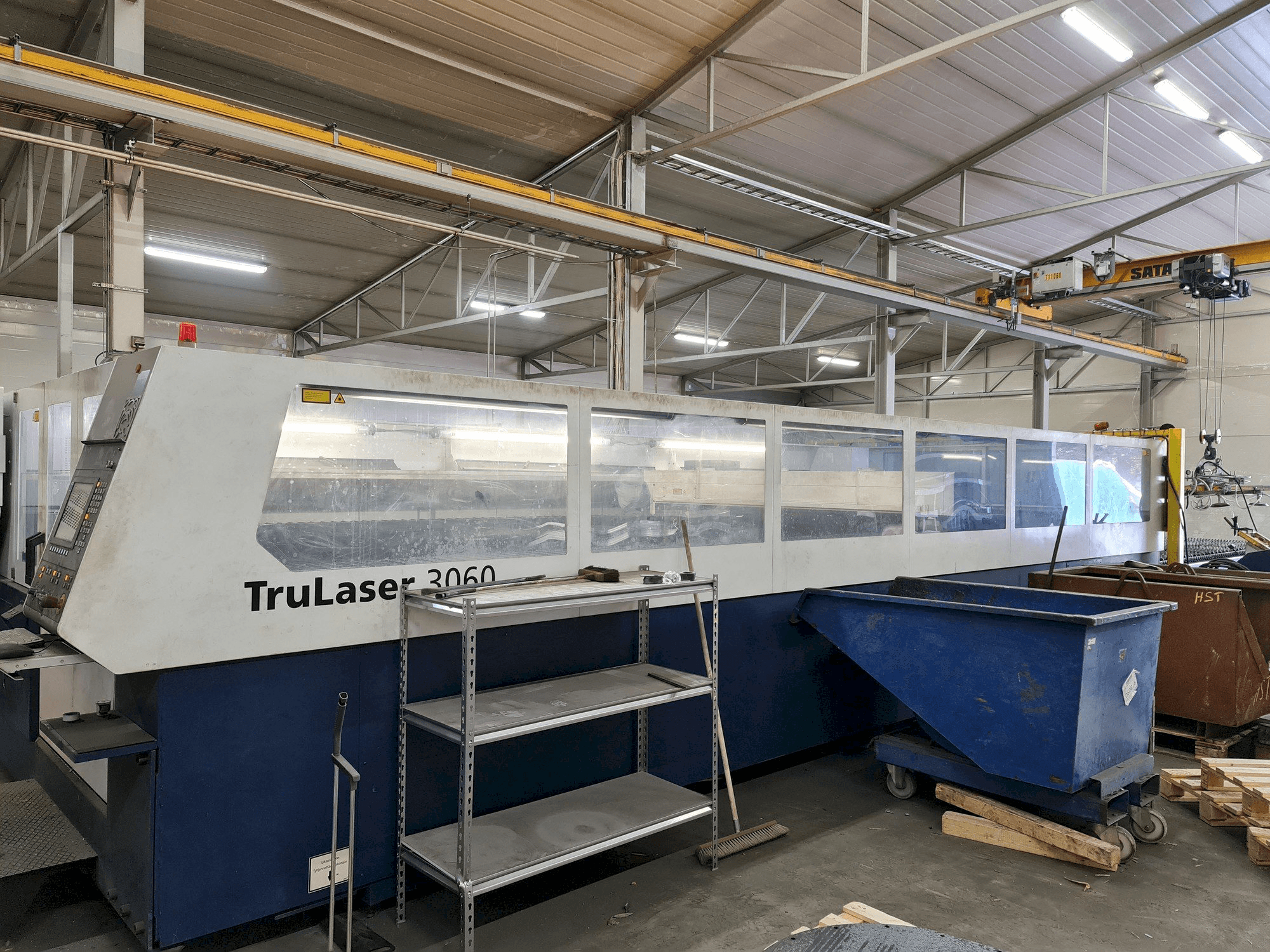 Seitenansicht der Trumpf TruLaser 3060 Maschine