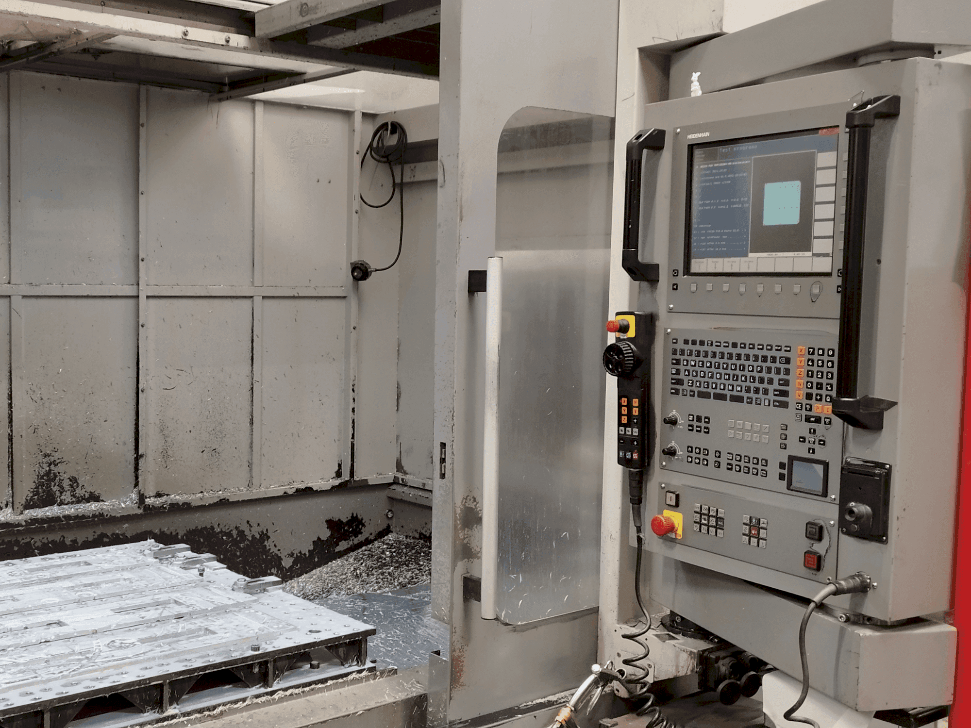 Frontansicht der Leadwell V80I Maschine