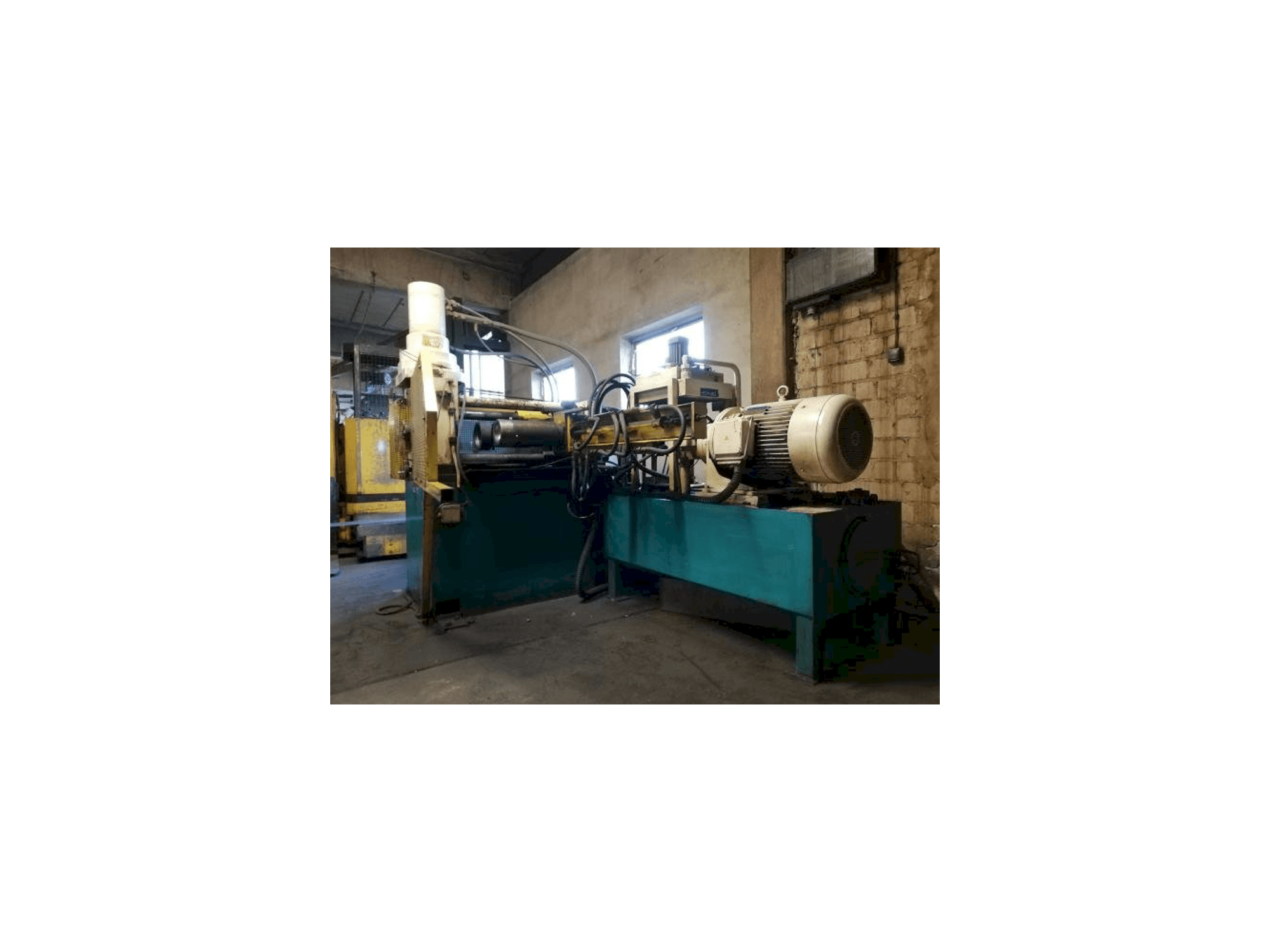 Frontansicht der EKALE REP-40-200-3 Maschine