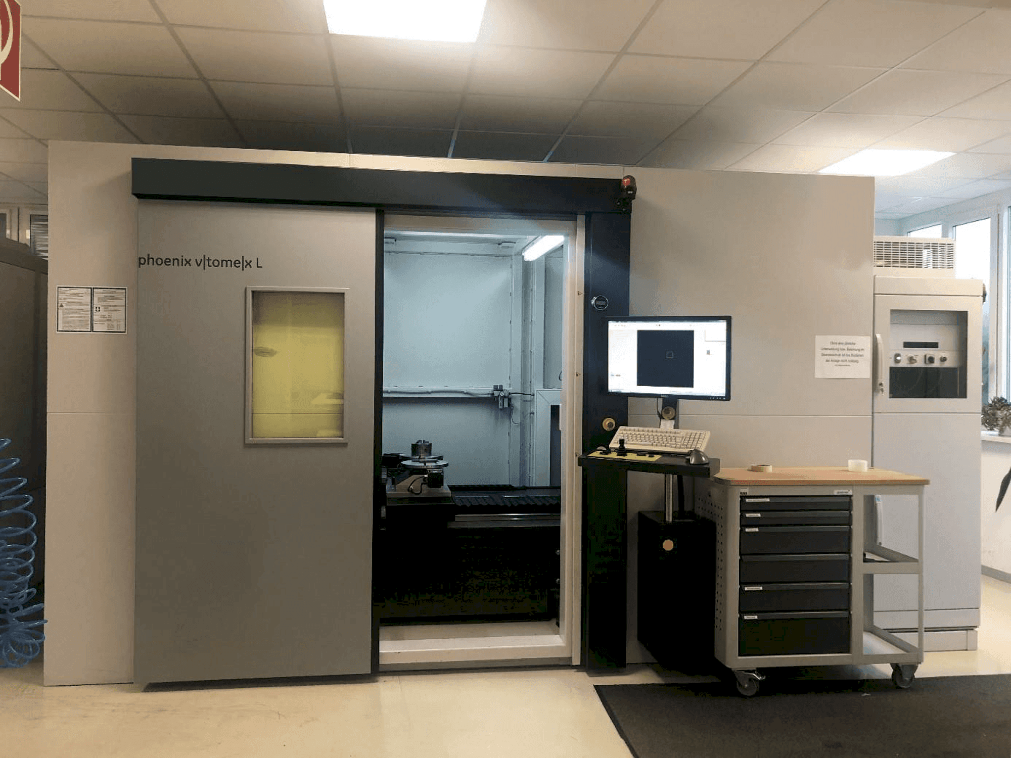 Frontansicht der Phoenix V|tome|x L 240 Maschine