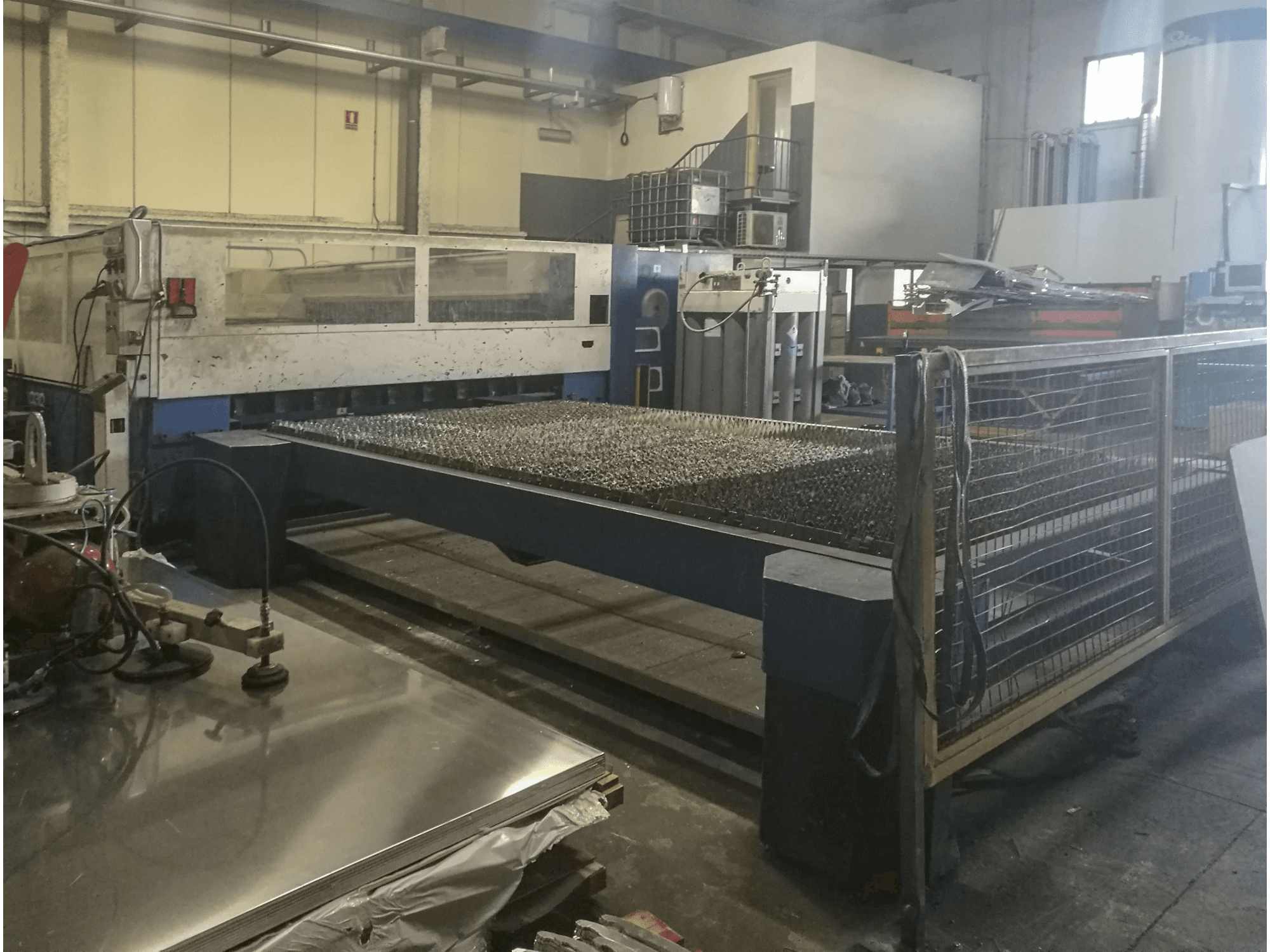 Linke Ansicht der Trumpf Trumatic L4030 Maschine
