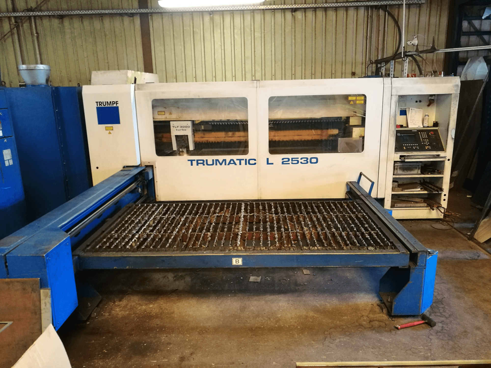 Frontansicht der Trumpf Trumatic L2530 Maschine