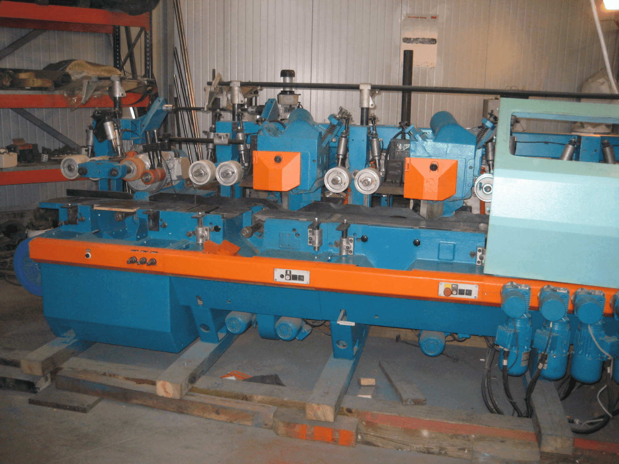 Frontansicht der WEINIG / DIMTER U23 Maschine