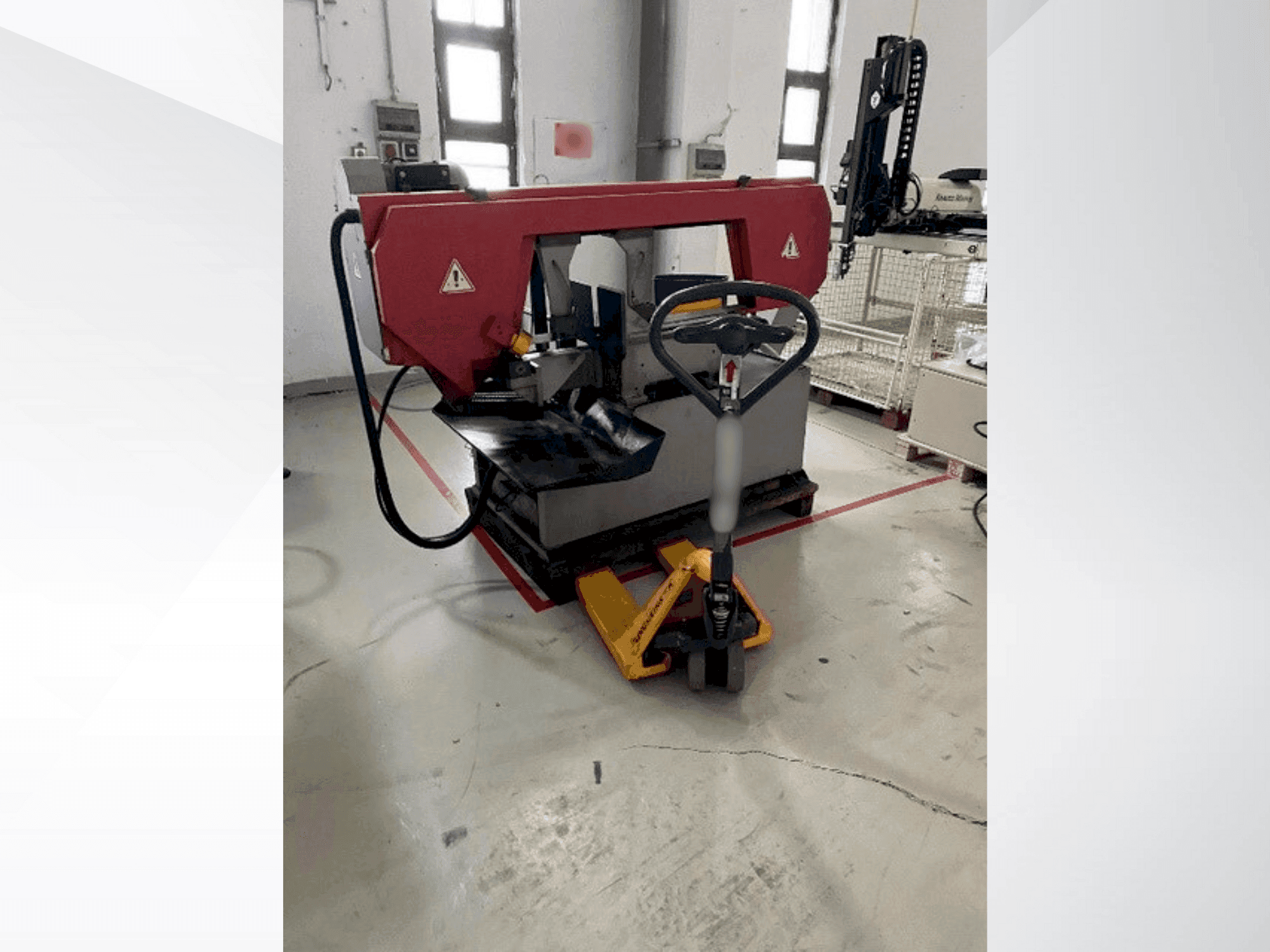 Frontansicht der BOMAR STG 320 GM Maschine