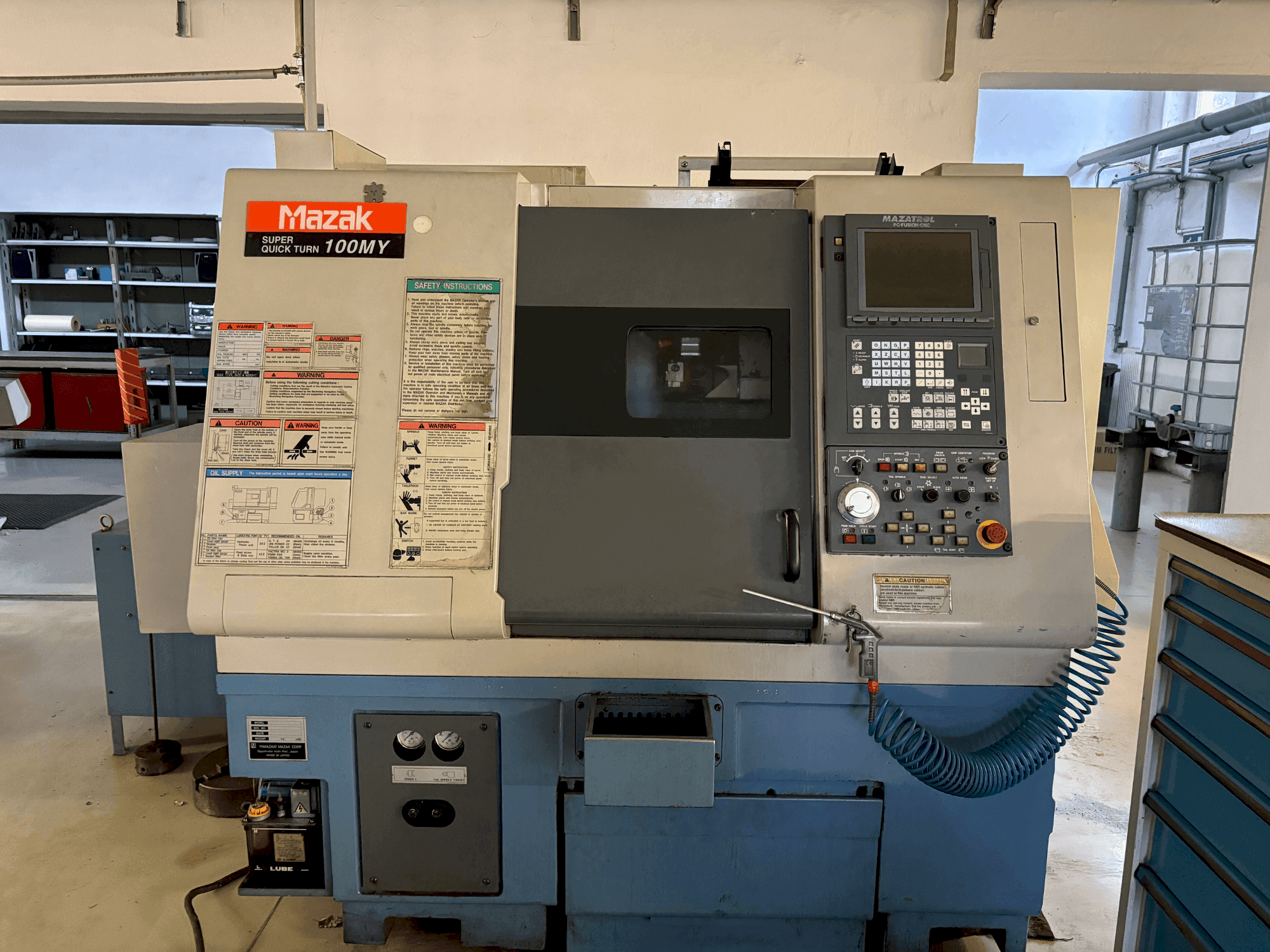 Frontansicht der Mazak Super Quick Turn 100 MY Maschine
