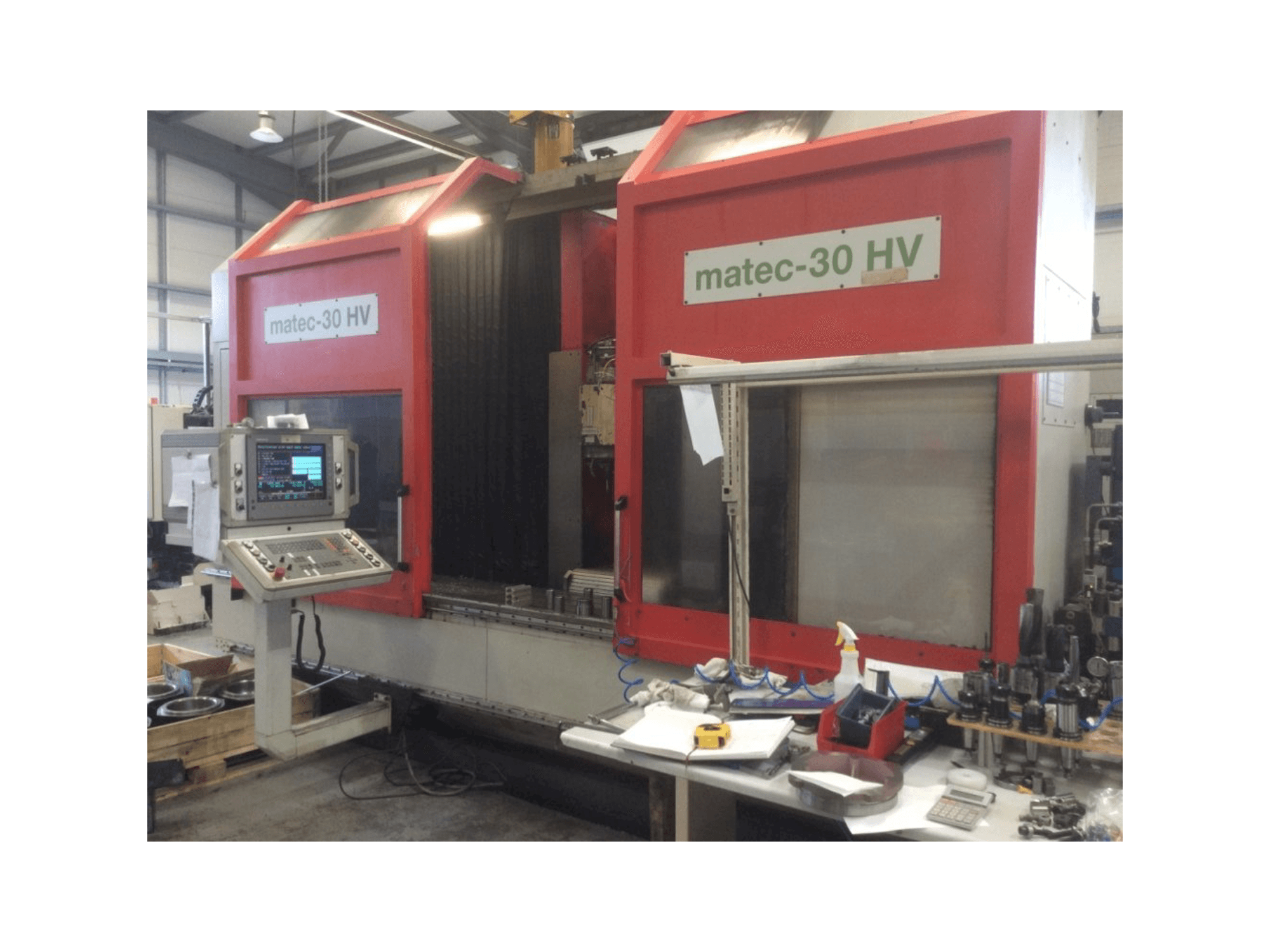Frontansicht der Matec 30 HV Maschine