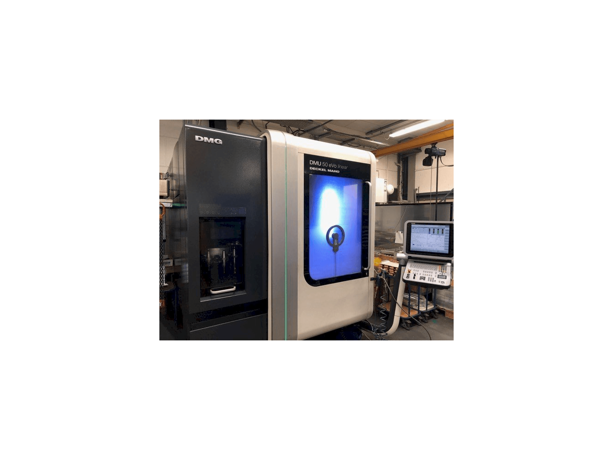 Frontansicht der DECKEL MAHO DMU 50 eVo Linear Maschine