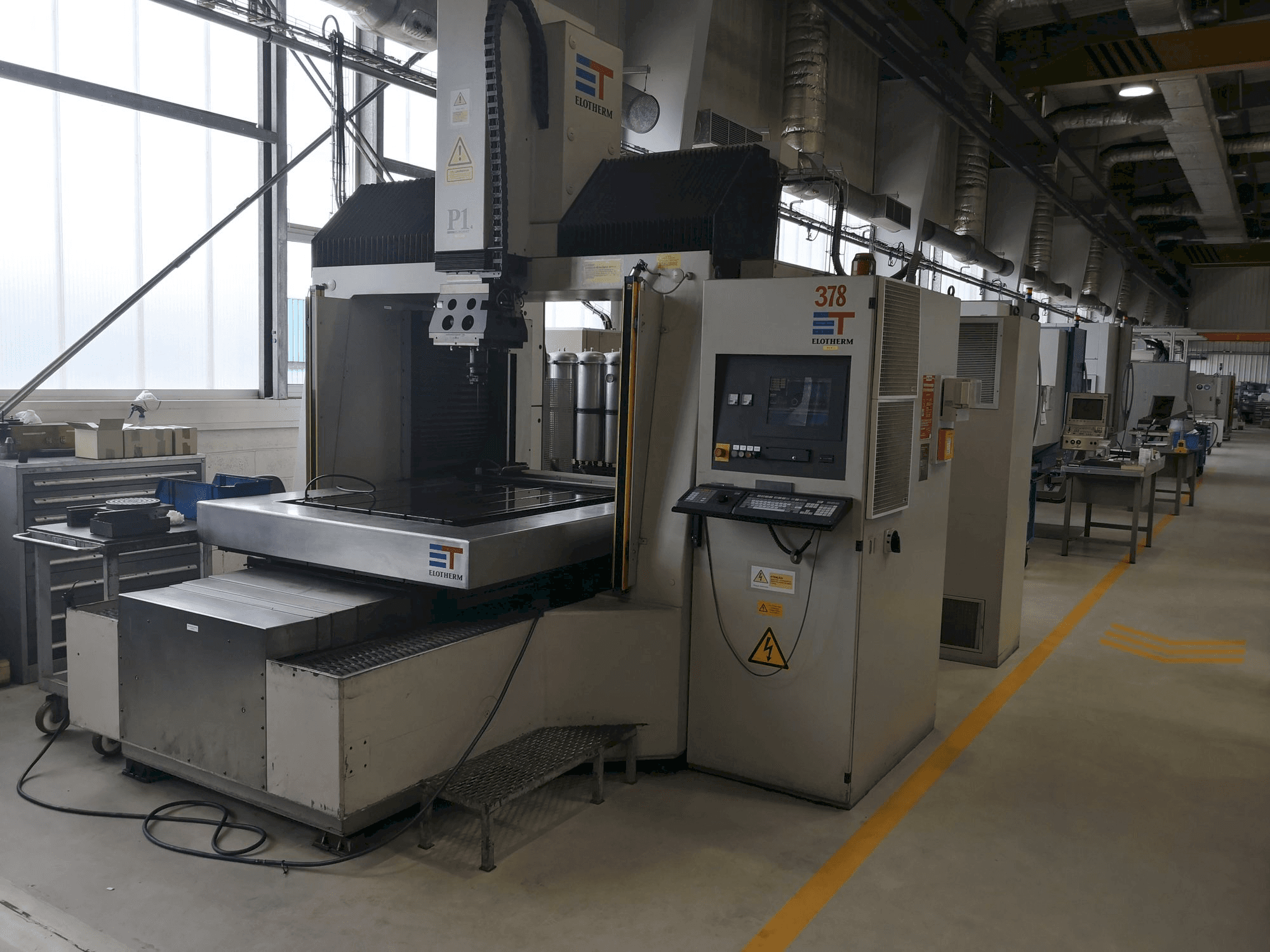 Frontansicht der ELOTHERM ELBOMAT P1 Maschine