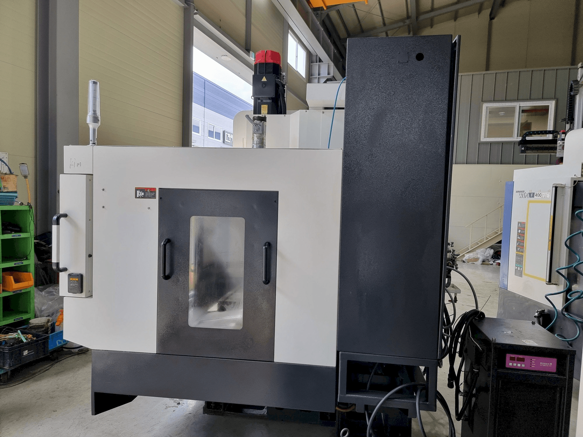 Frontansicht der Hyundai Wia F400 Maschine