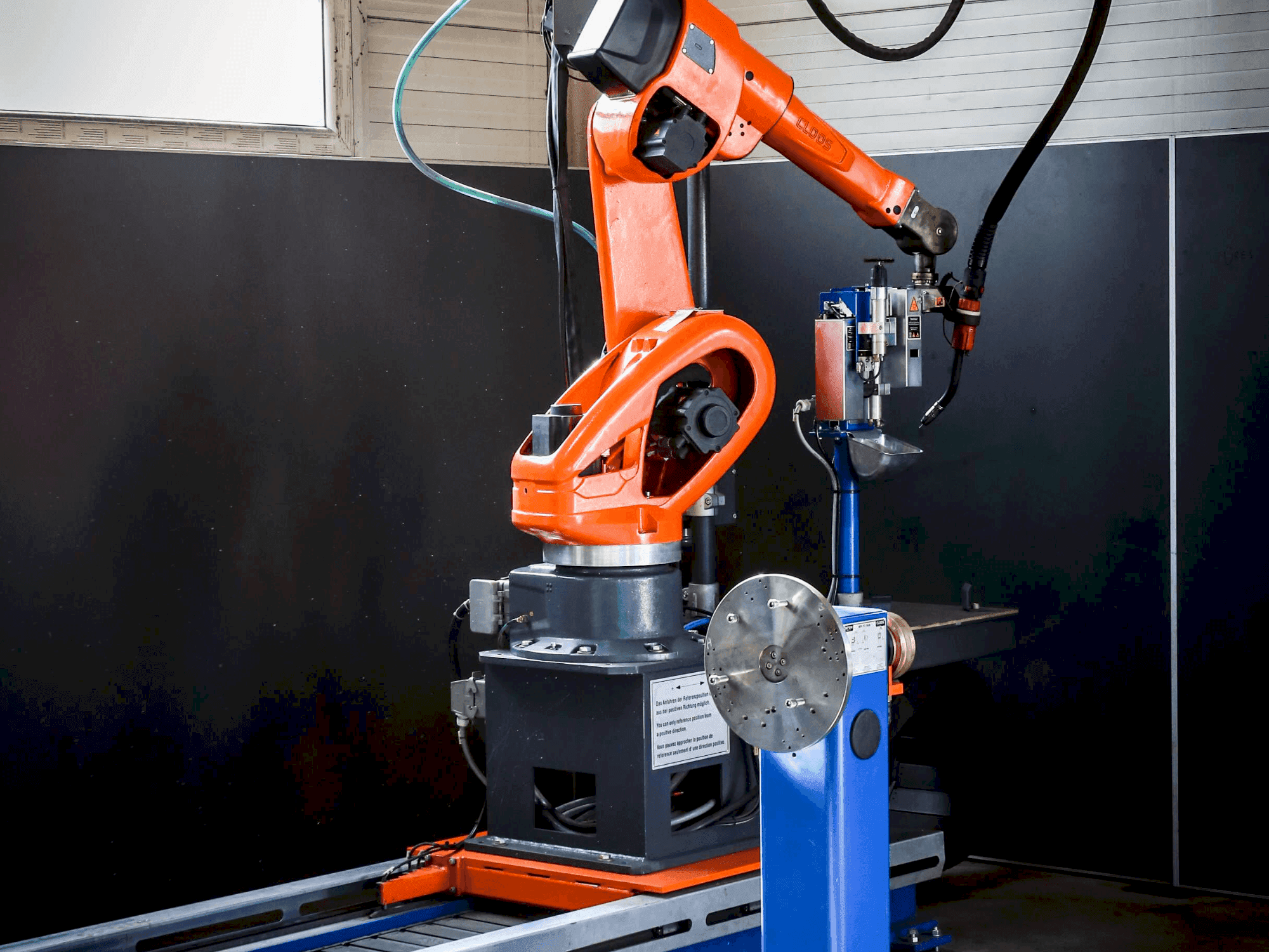 Frontansicht der CLOOS QRC 350 QIROX Maschine