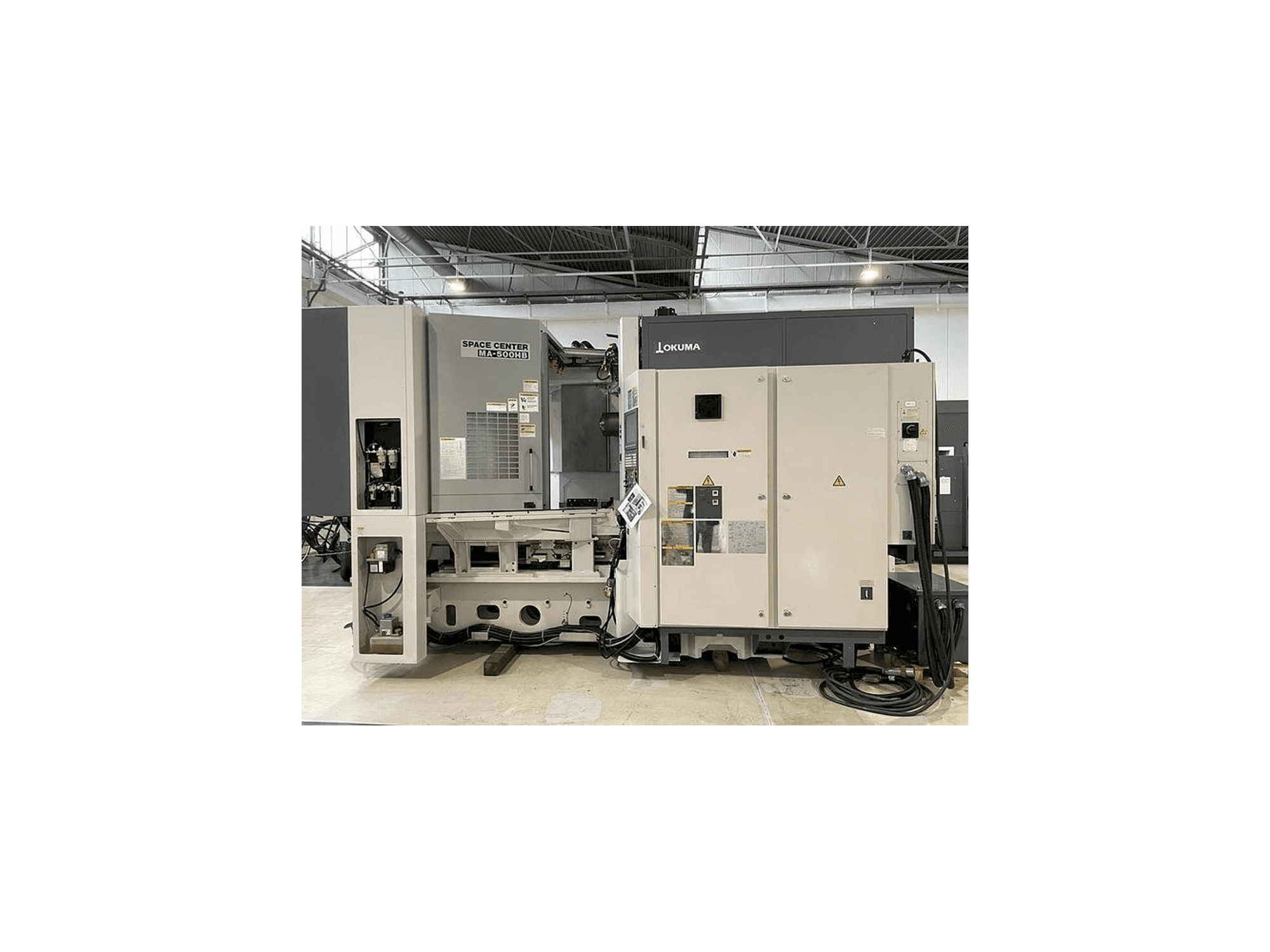 Frontansicht der Okuma MA 500HB Maschine