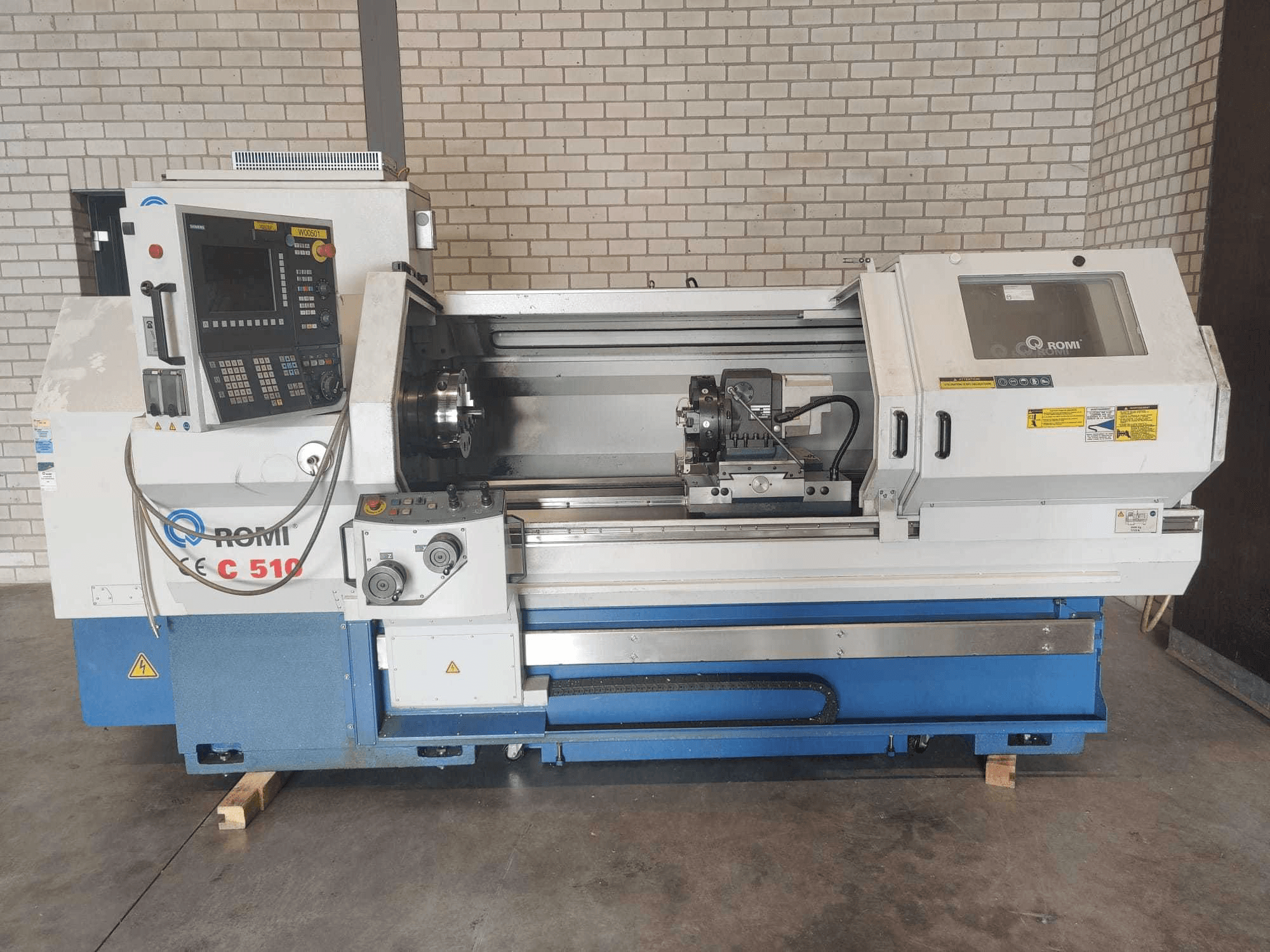 Frontansicht der Romi C510 Maschine