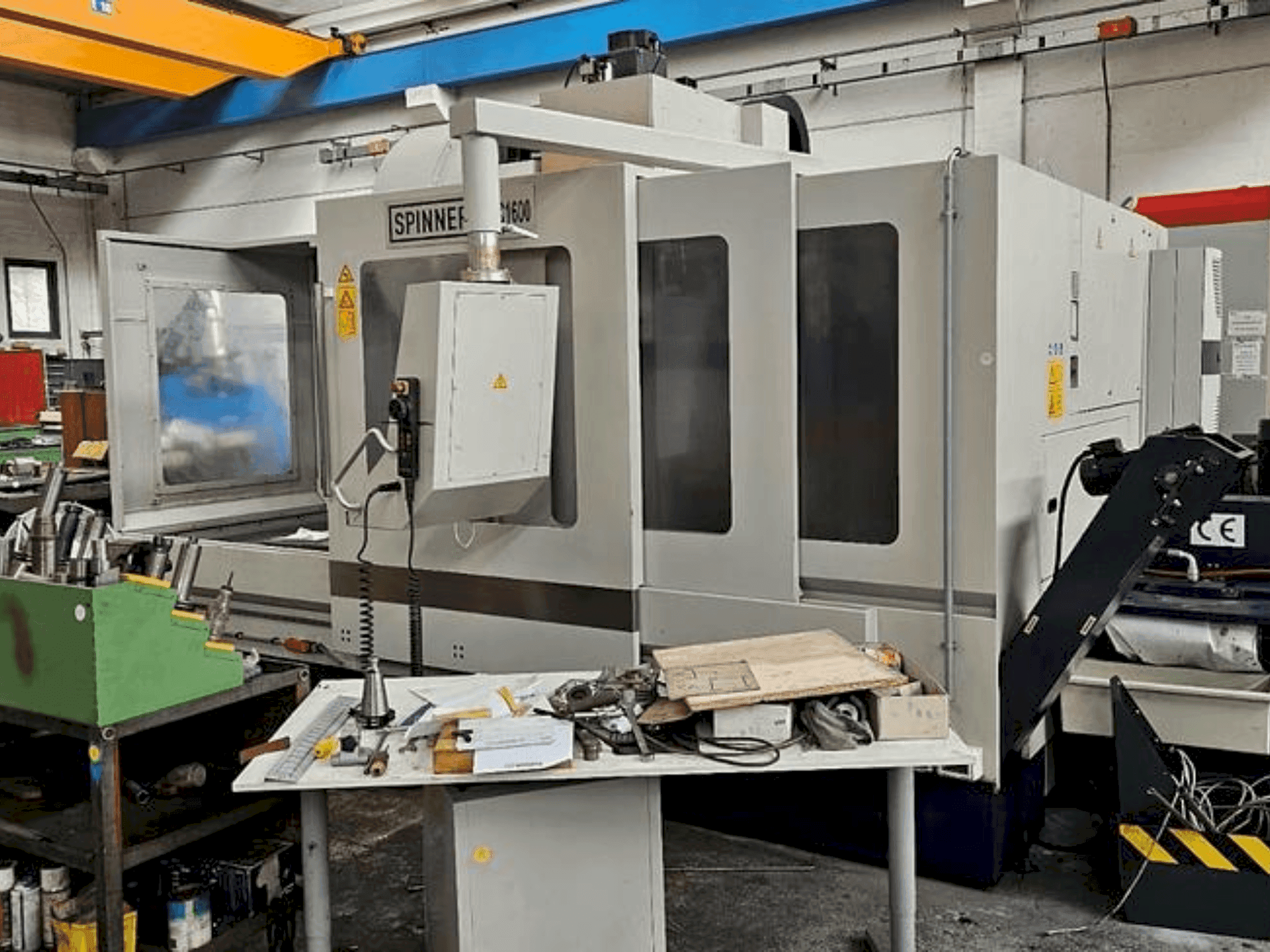 Frontansicht der SPINNER MVC 1600-N Maschine