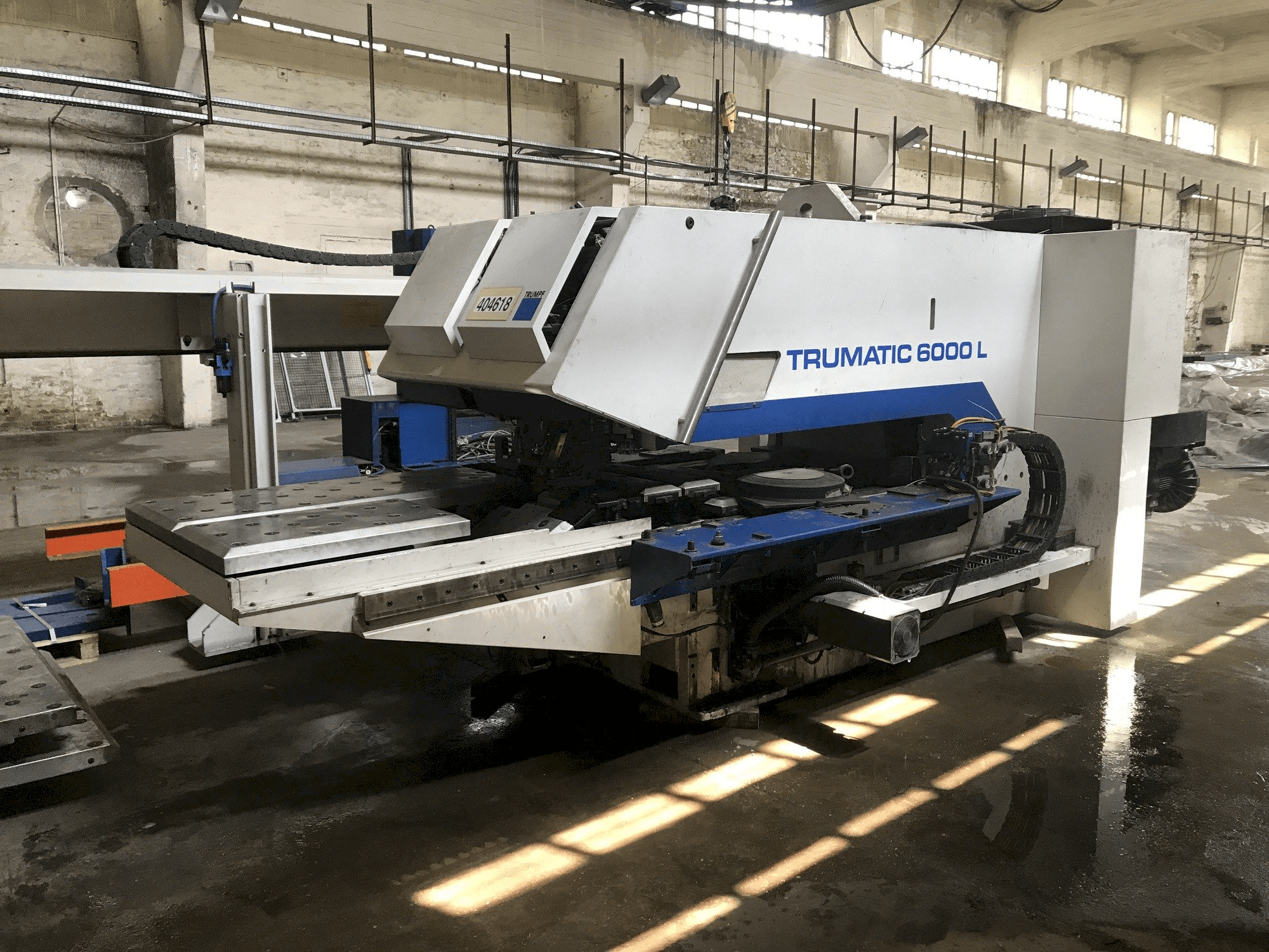 Frontansicht der Trumpf TRUMATIC 6000 L (2002) Maschine