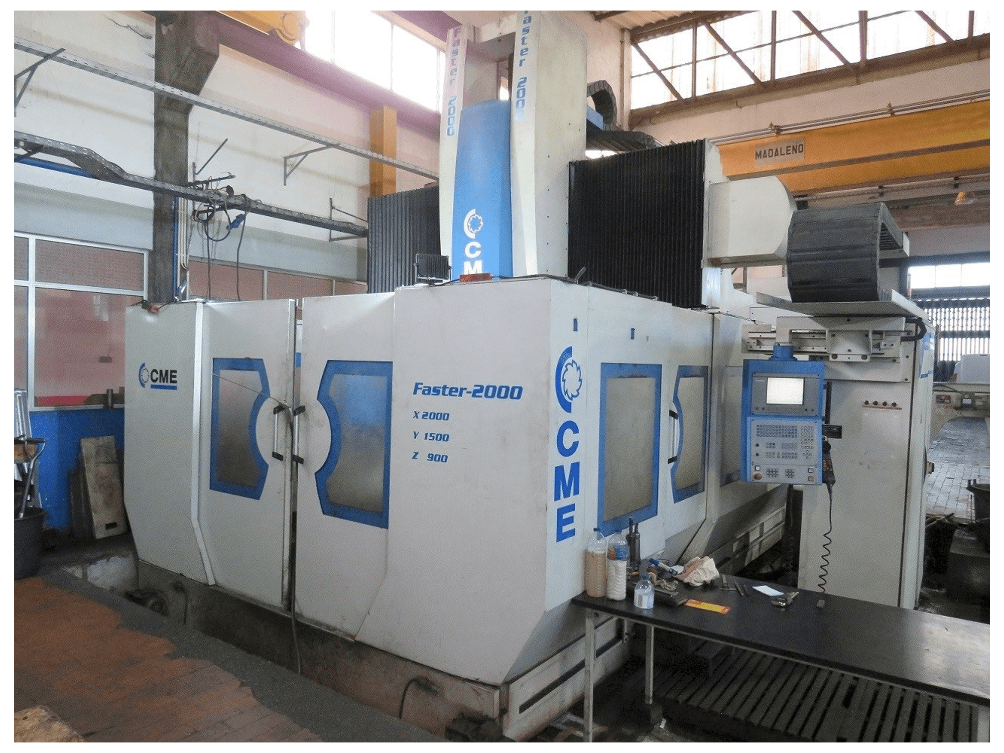 Frontansicht der CME Faster 2000 Maschine