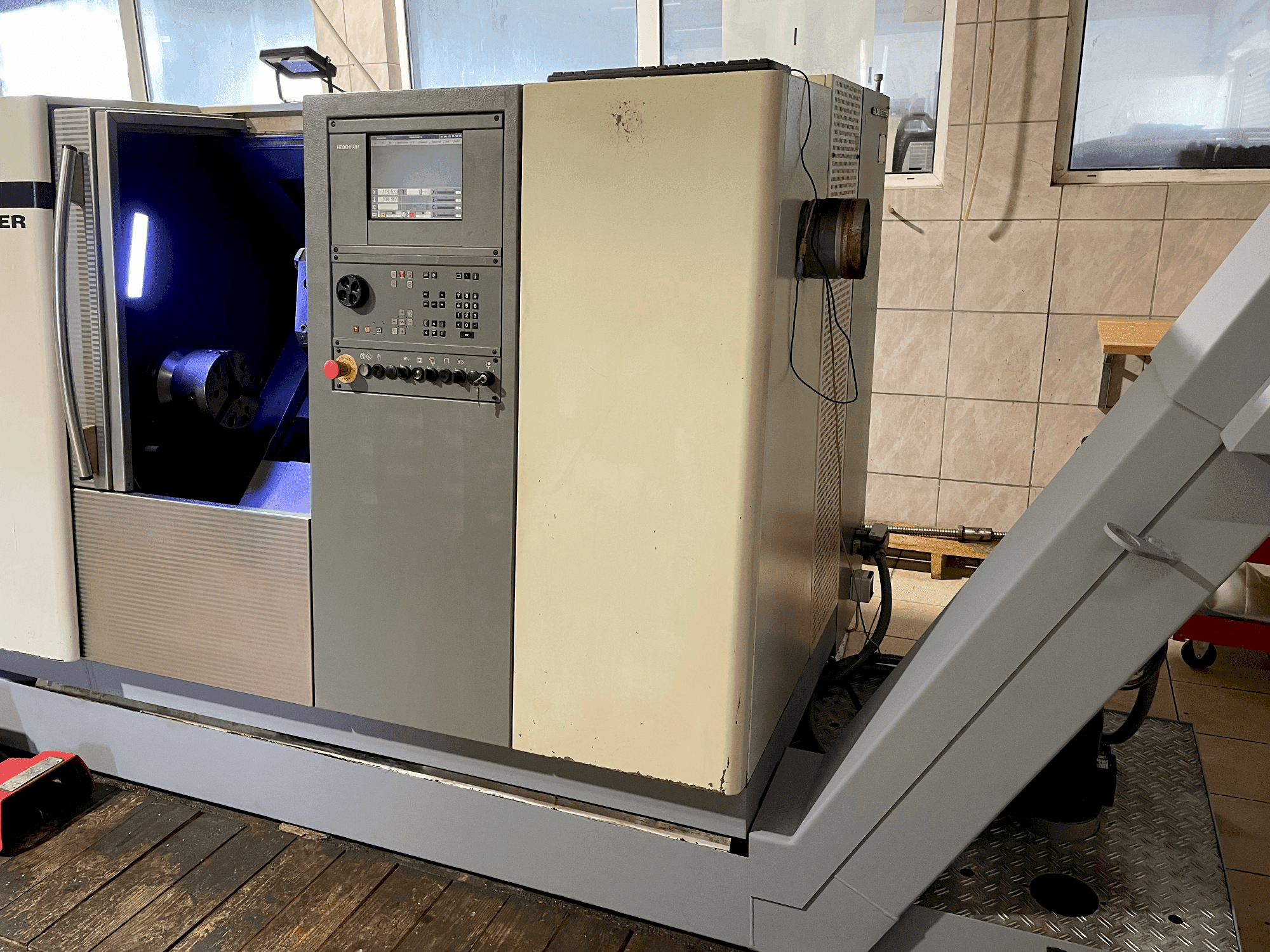 Frontansicht der Gildemeister CTX 310 V3 Maschine