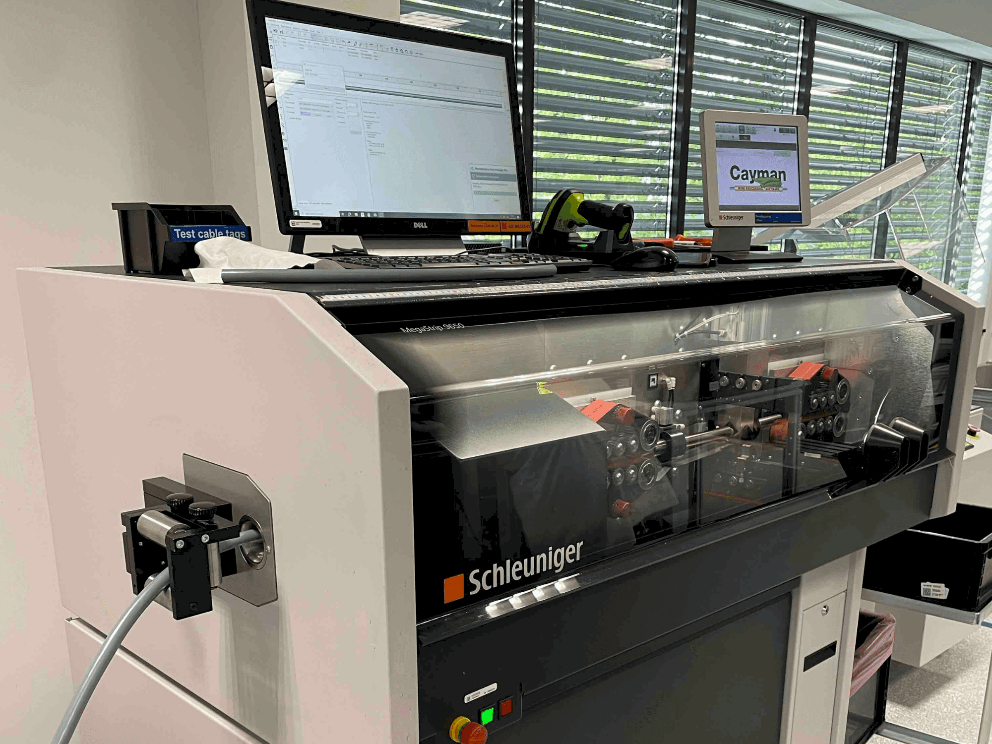 Frontansicht der Schleuniger MegaStrip 9650 Maschine