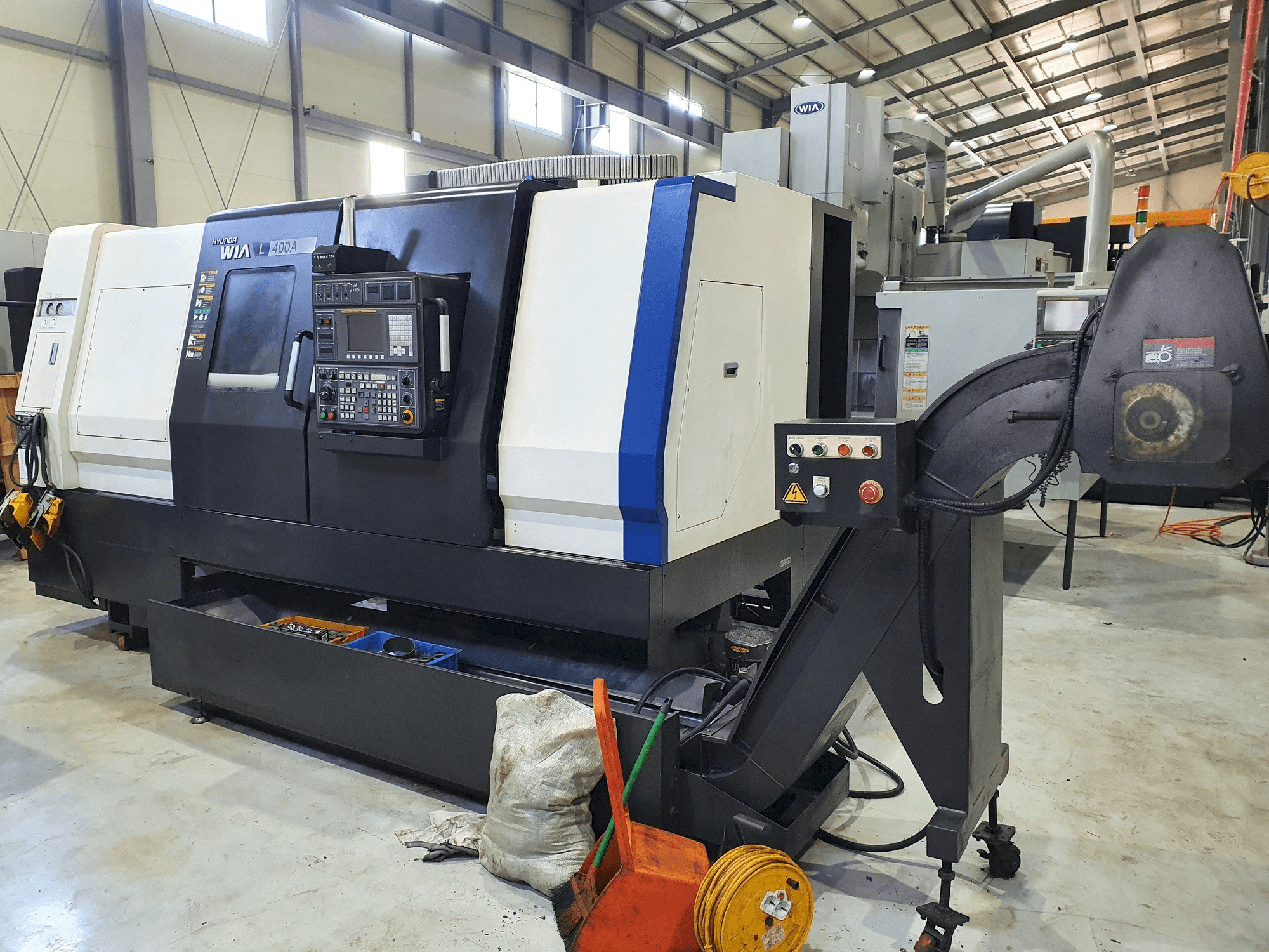 Frontansicht der Hyundai Wia L400A Maschine