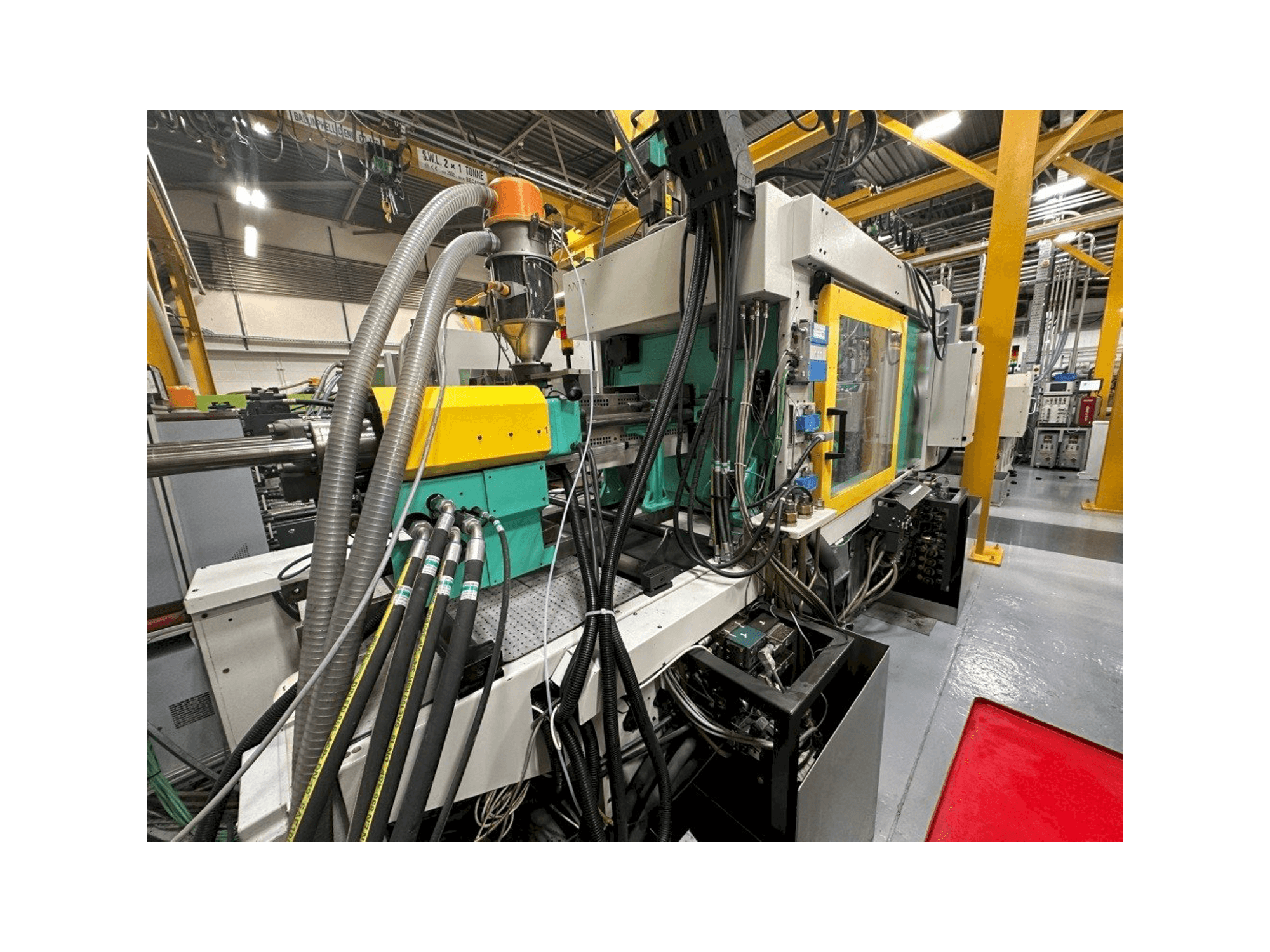 Linke Seitenansicht der Arburg Allrounder 570C 2000 -350/150 Maschine