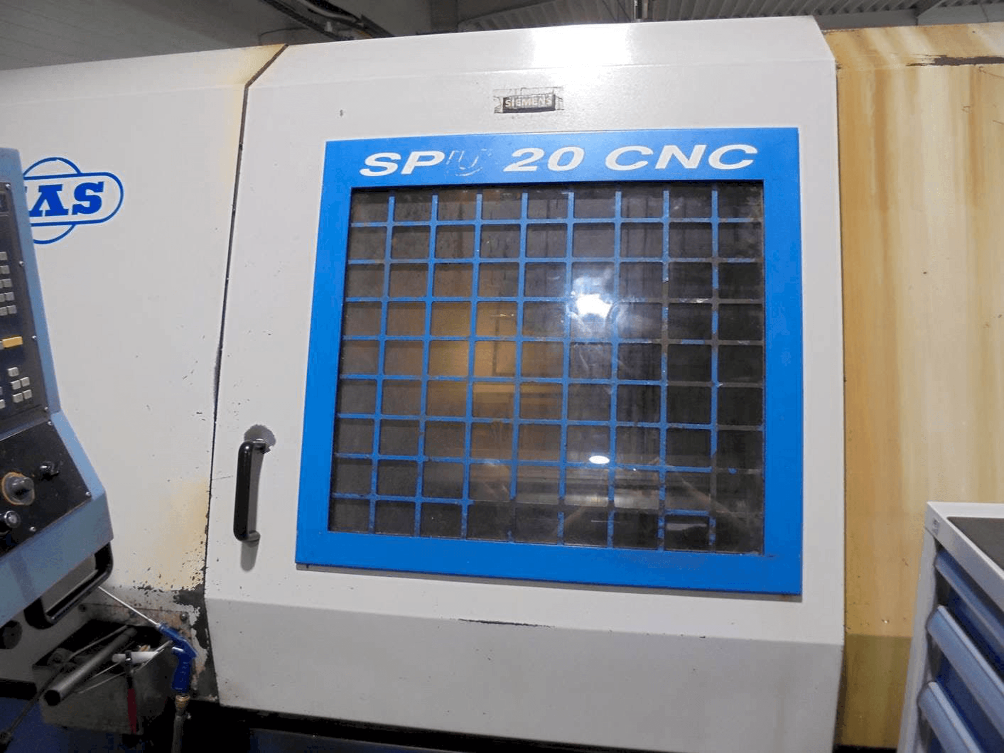 Frontansicht der KOVOSVIT MAS SPU 20 CNC Maschine