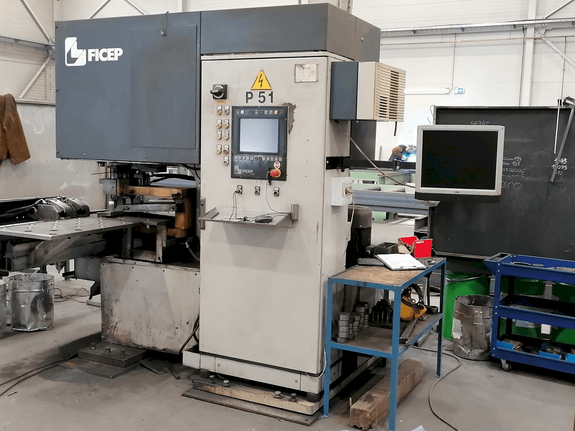 Frontansicht der FICEP P51 Maschine