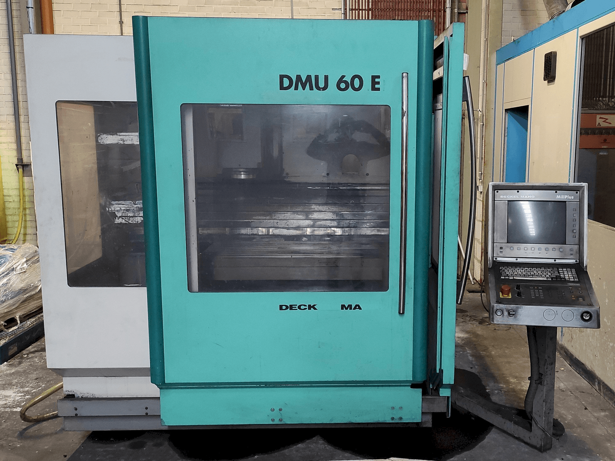Frontansicht der DECKEL MAHO DMU 60 E Maschine