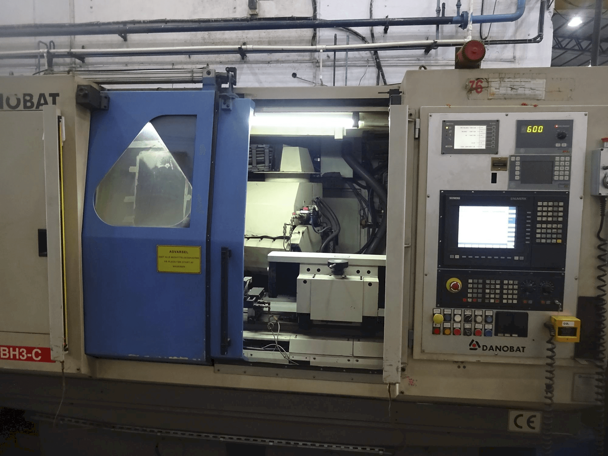 Frontansicht der DANOBAT G-61-BH3-C Maschine