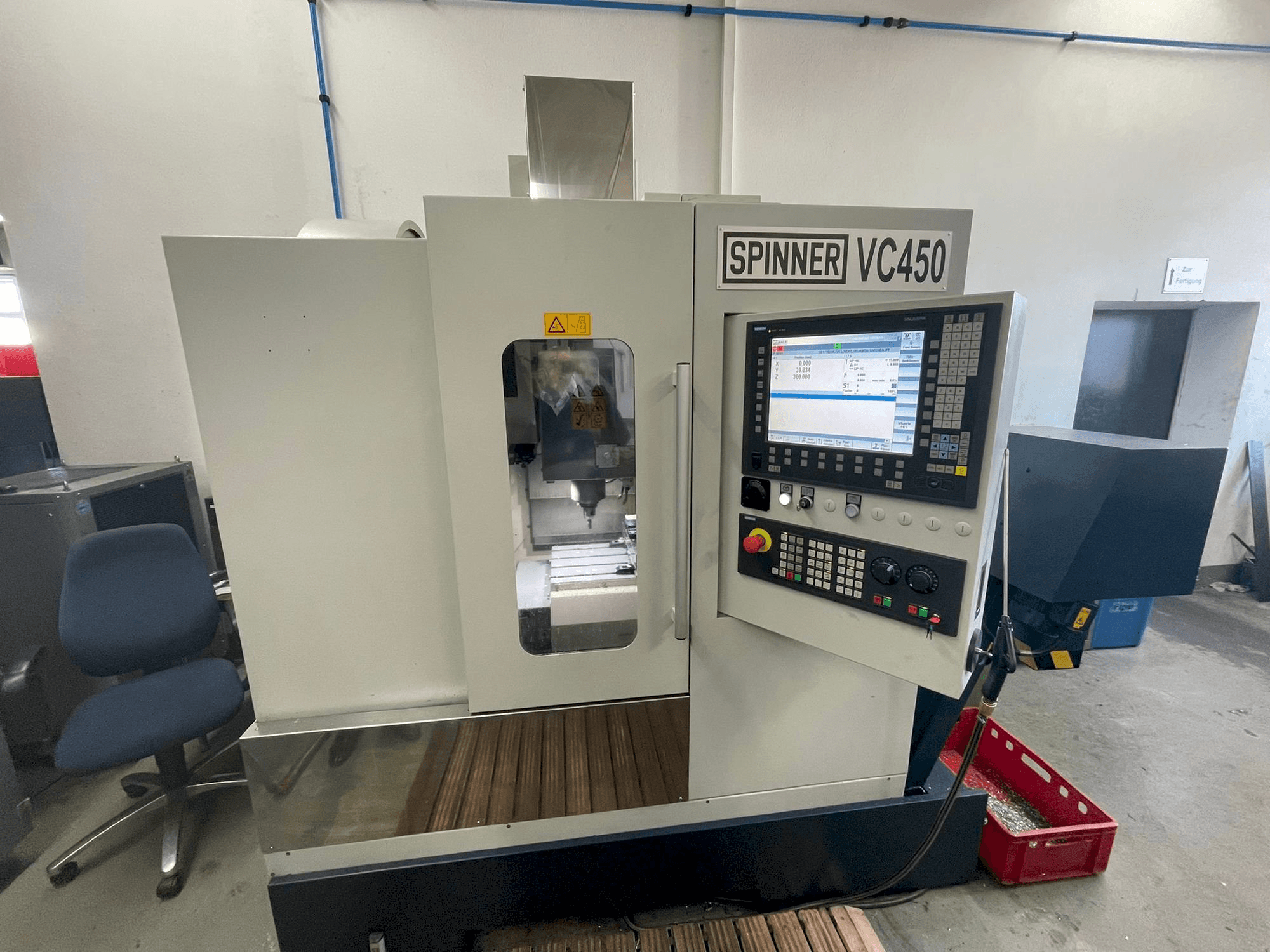 Frontansicht der SPINNER VC 450 Maschine