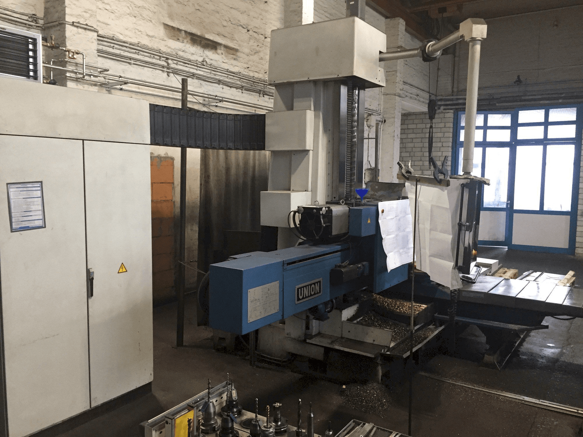 Linke Seitenansicht der Union BFT 102 Maschine