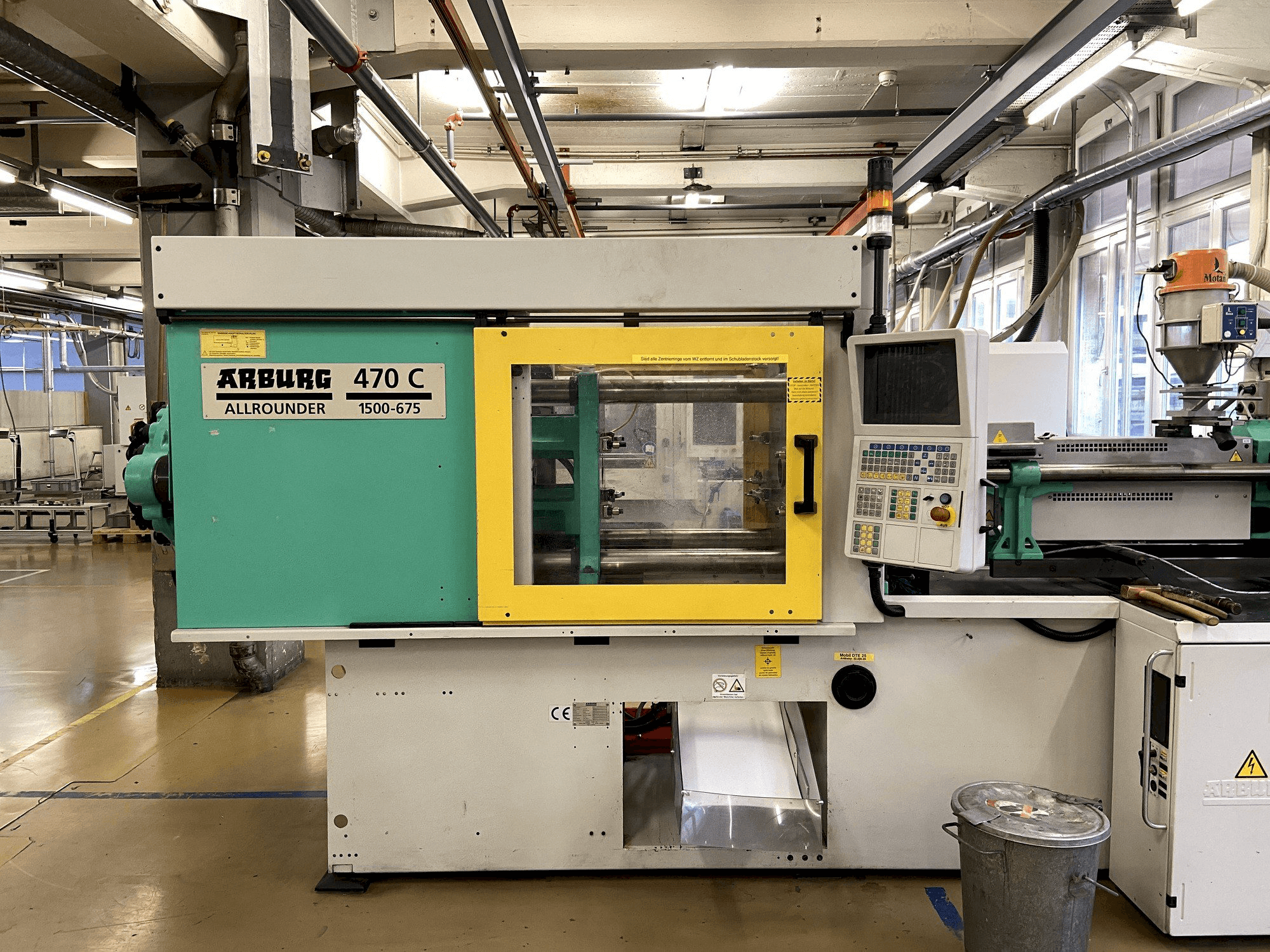 Frontansicht der Arburg 470C 1500-675 Maschine