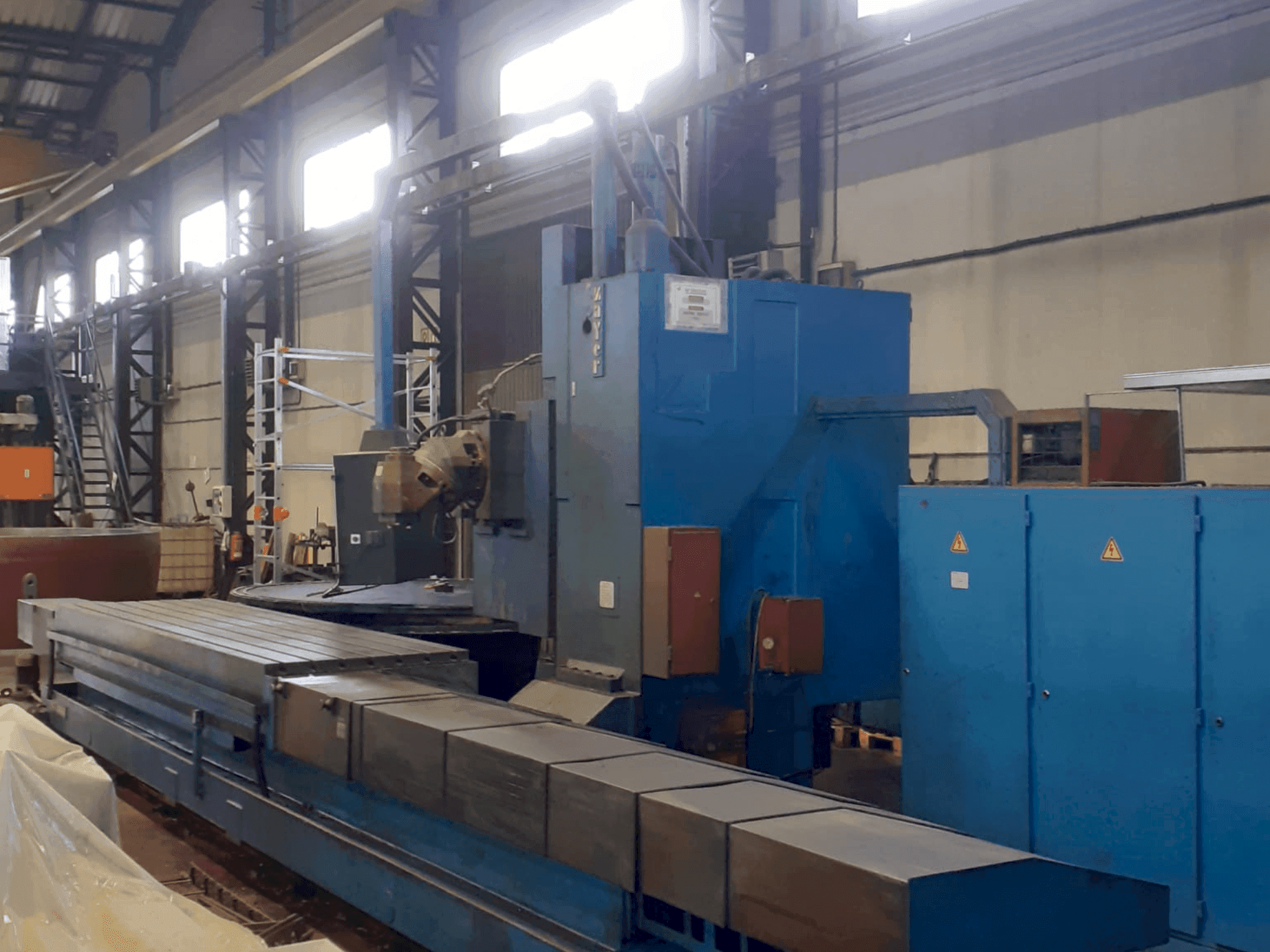 Frontansicht der Zayer KF 4000 Maschine