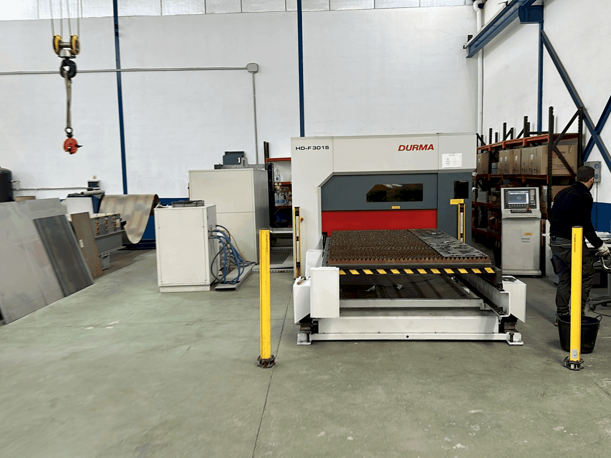 Frontansicht der Durma HD-F 3015 Maschine