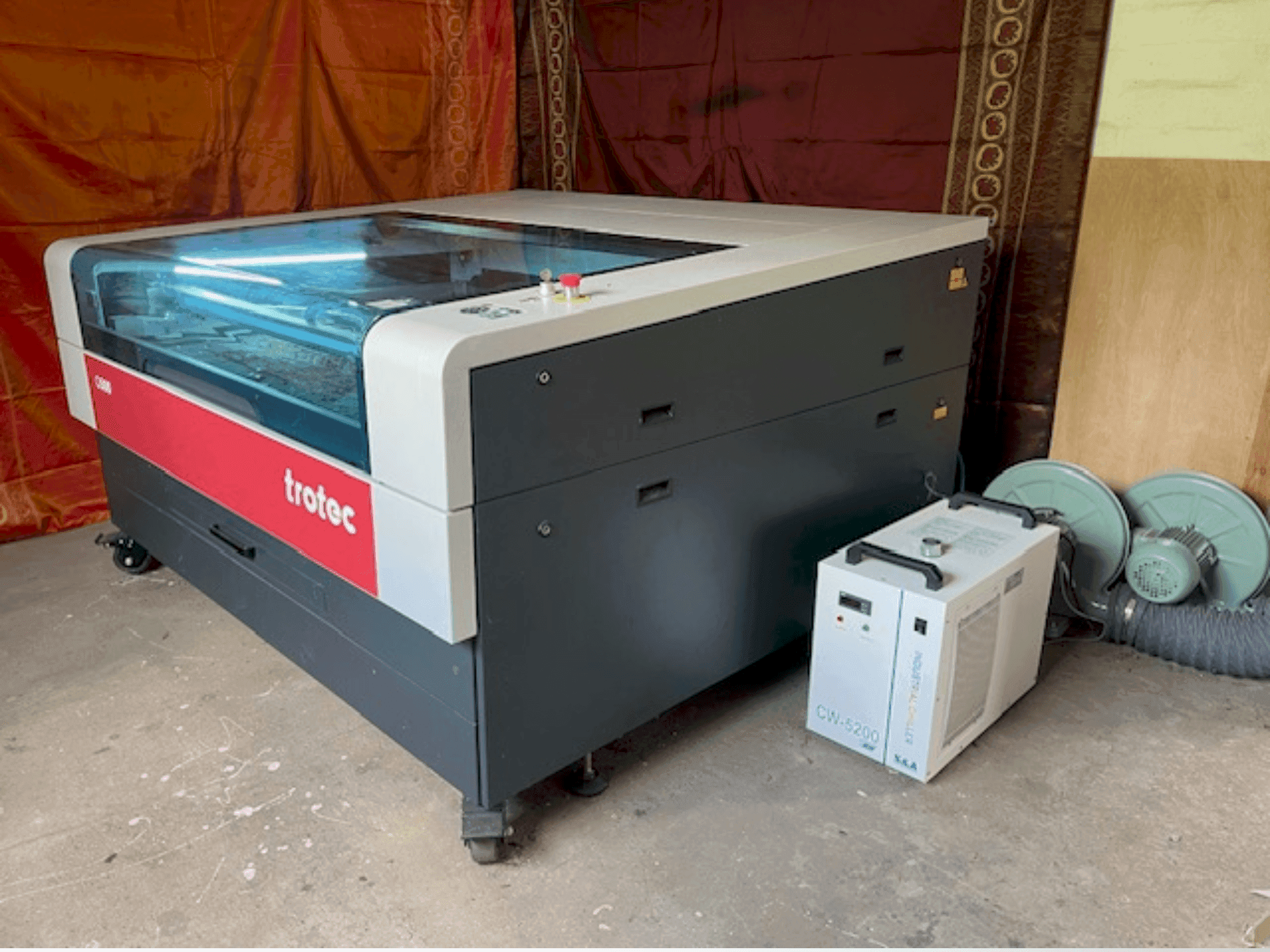 Frontansicht der Trotec Q500 Maschine