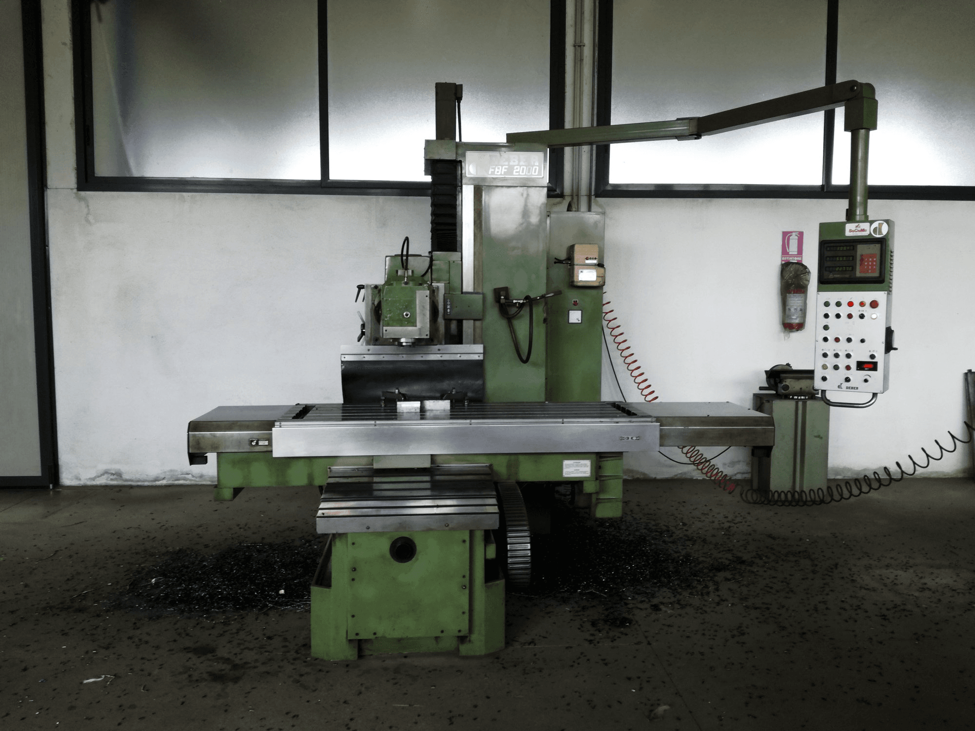 Frontansicht der DEBER FBF 2000 Maschine
