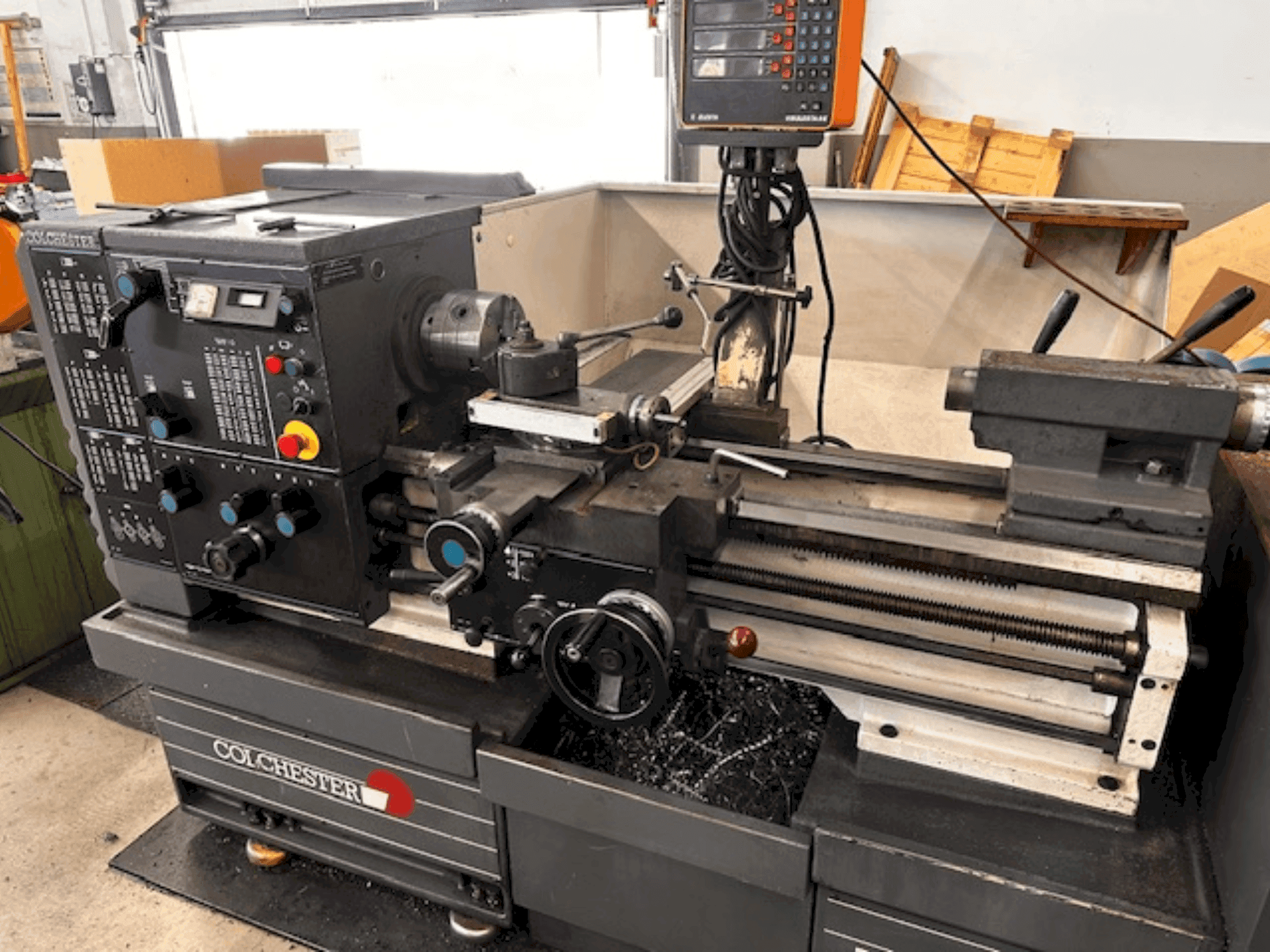 Frontansicht der Colchester Master 3250 Maschine